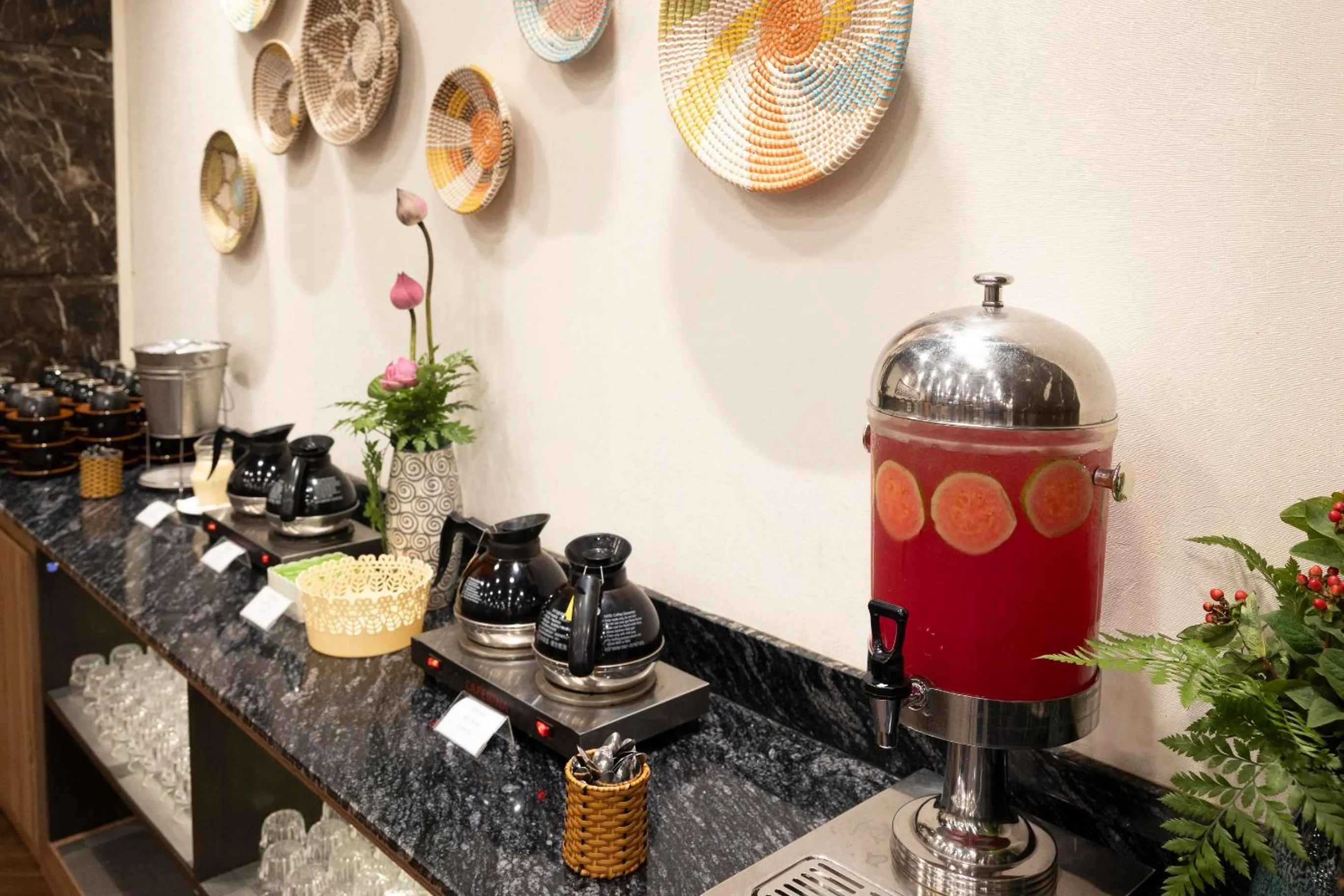 Restaurant/places to eat in Sen Viet Hotel