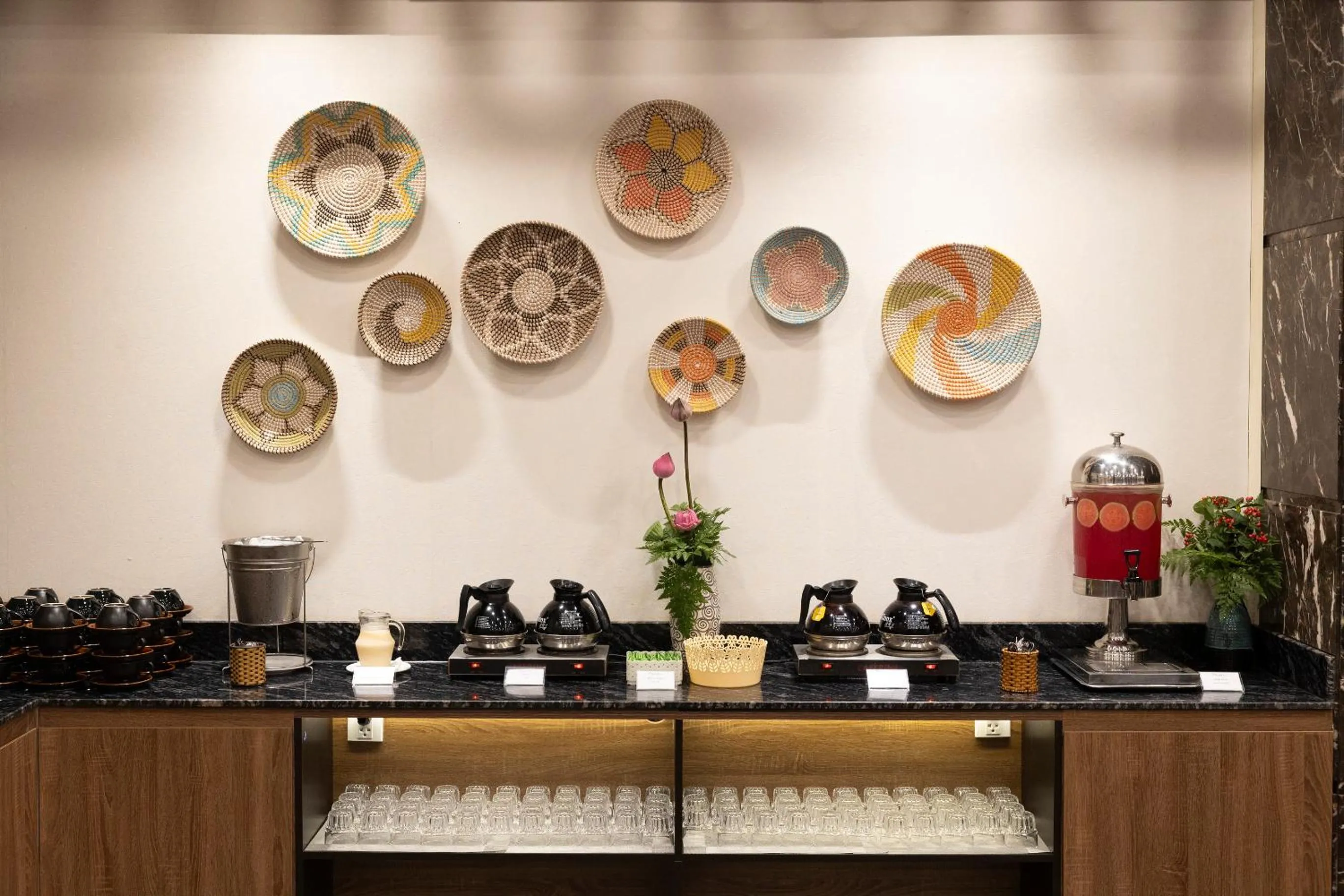 Restaurant/places to eat in Sen Viet Hotel