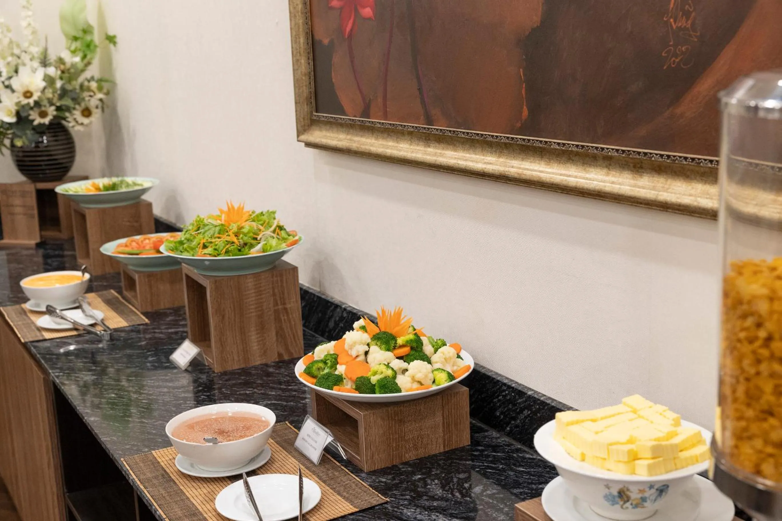 Restaurant/places to eat in Sen Viet Hotel
