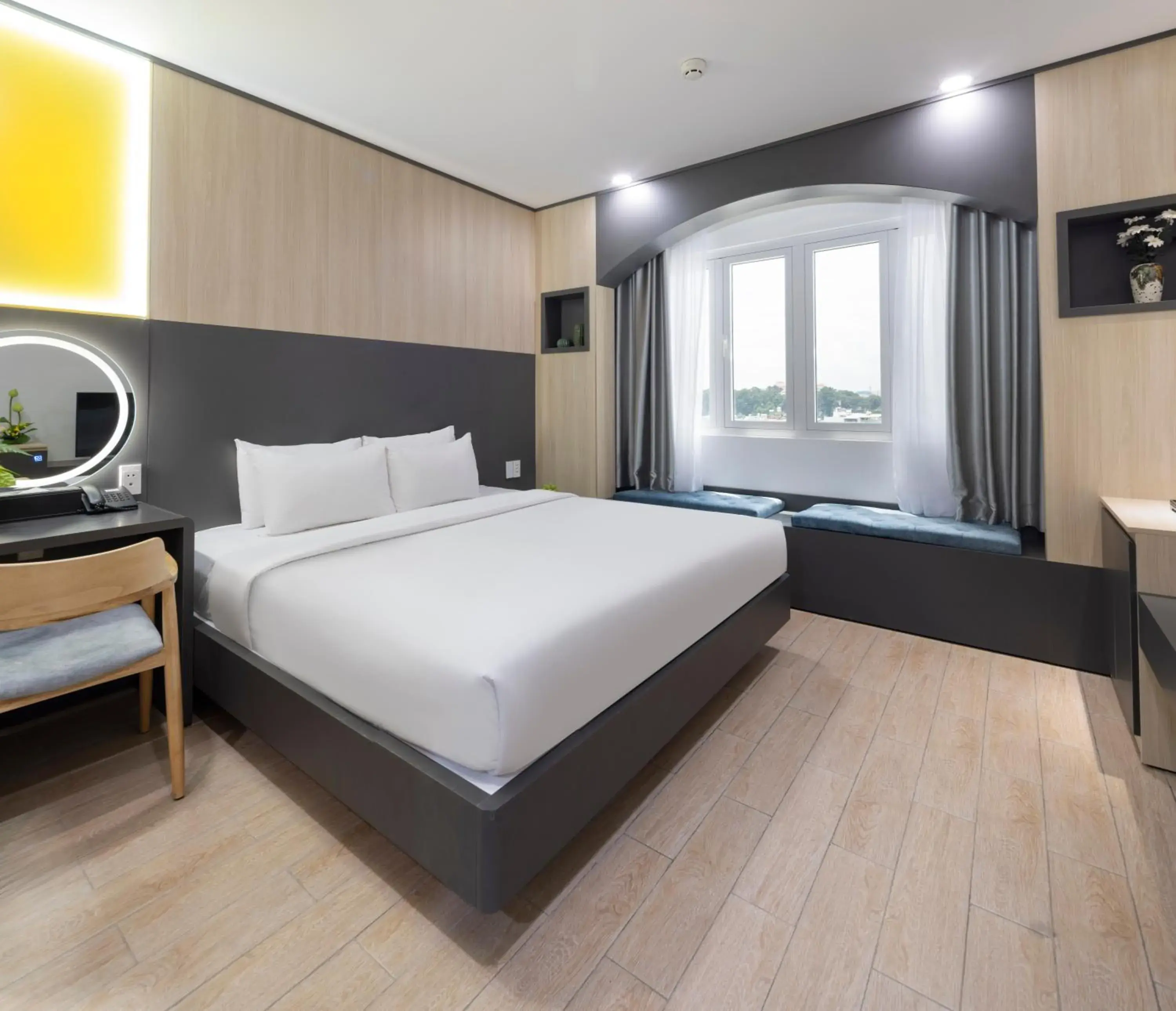 Luxury Double Room with City View in Sen Viet Hotel Luxury Double Room with City View in Sen Viet Hotel