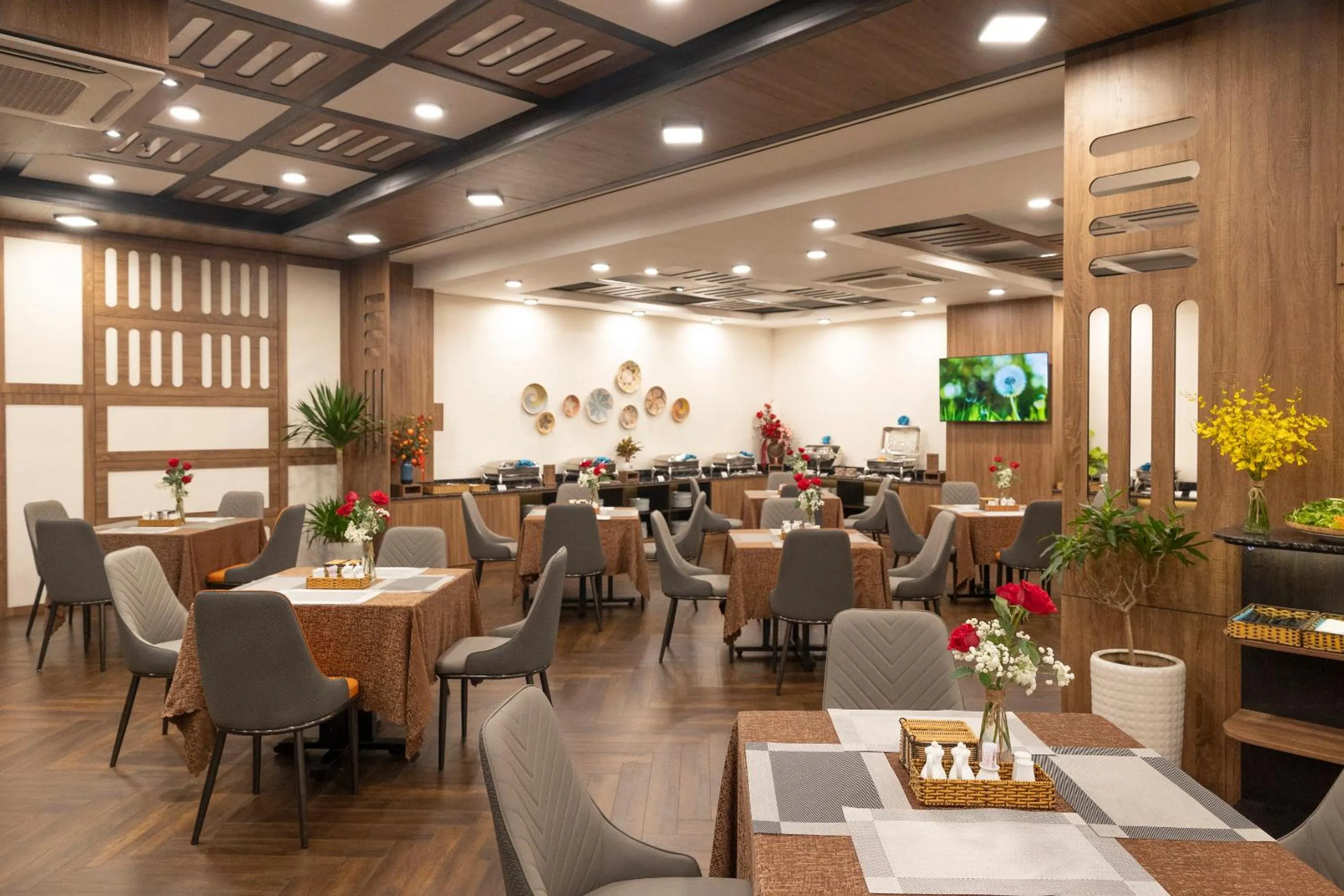 Restaurant/places to eat in Sen Viet Hotel