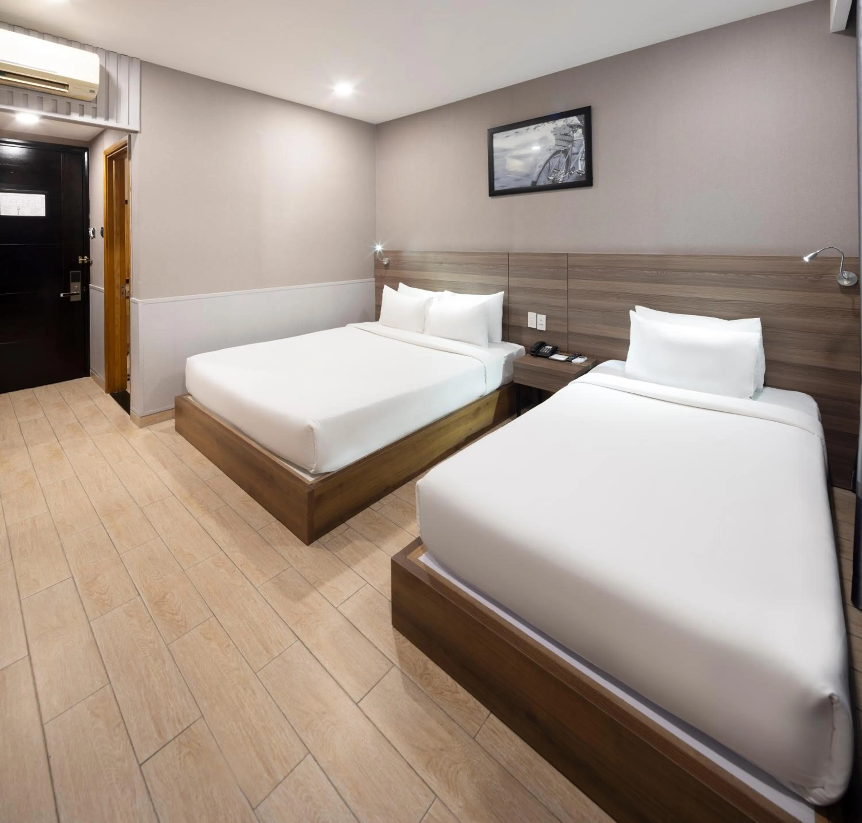 Photo of the whole room, Bed in Sen Viet Hotel