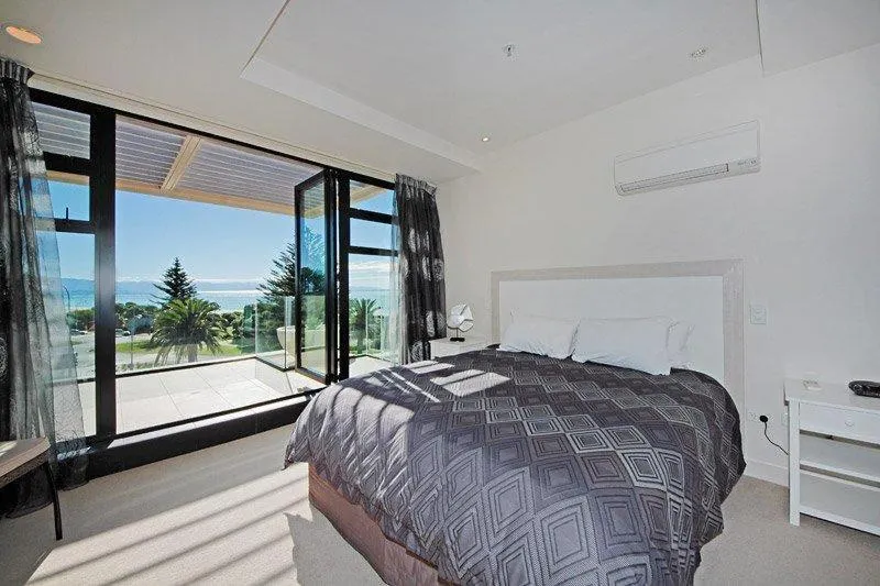 Day, Bed in The Sands