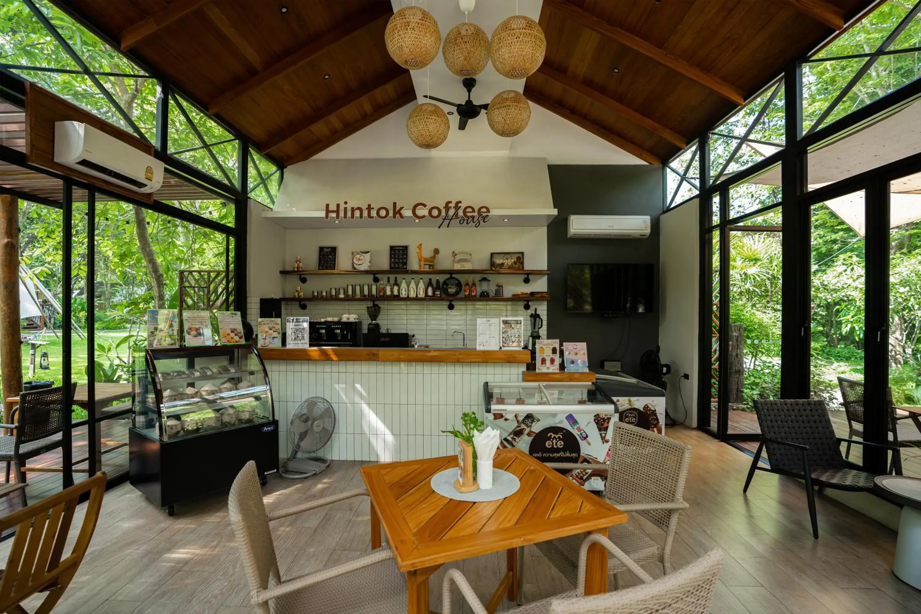 Property building in Hintok River Camp Property building in Hintok River Camp