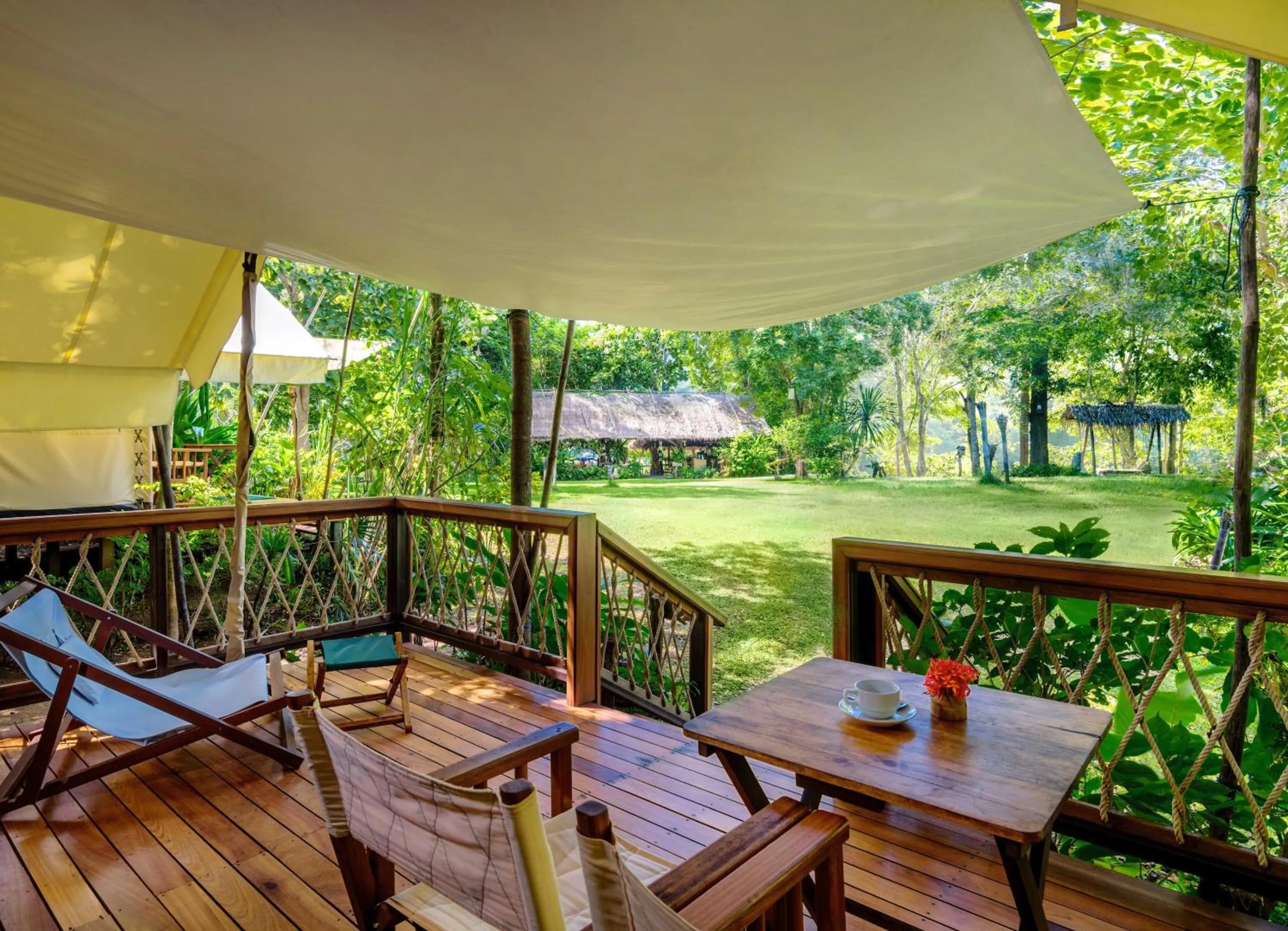 Balcony/Terrace in Hintok River Camp