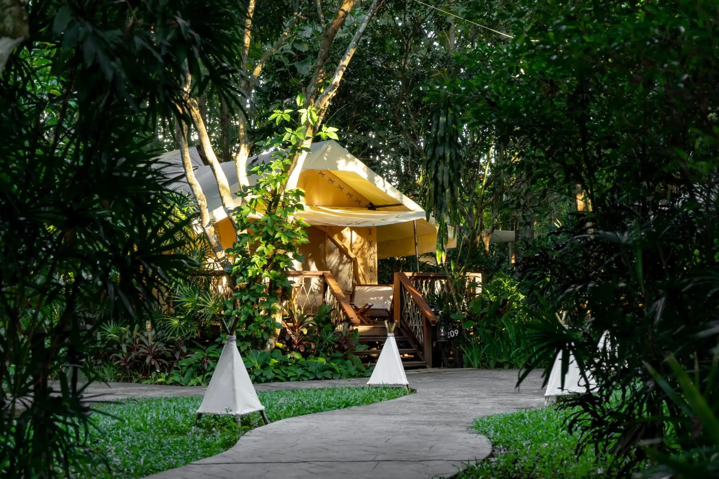 Property building in Hintok River Camp Property building in Hintok River Camp