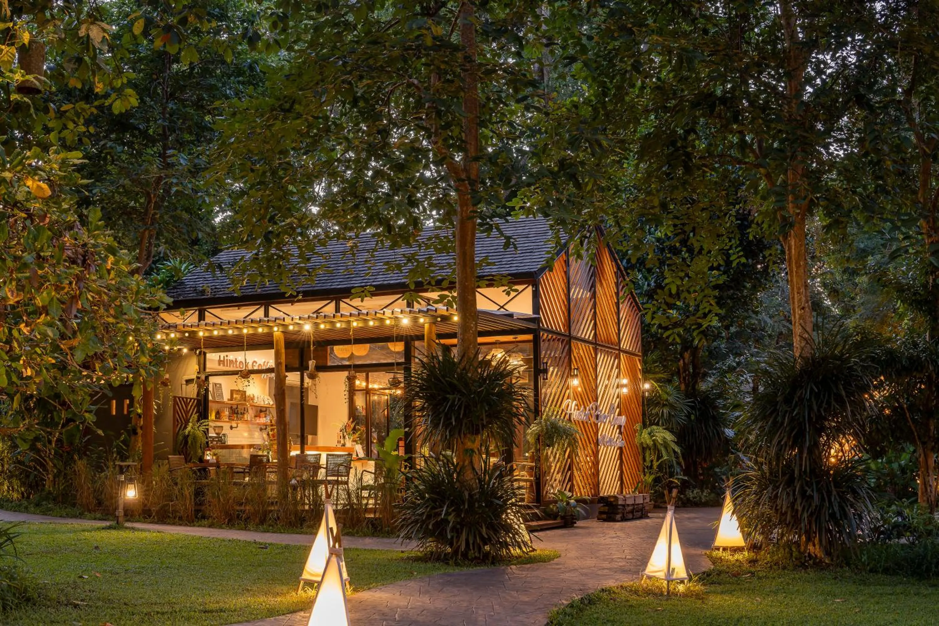 On-site shops in Hintok River Camp