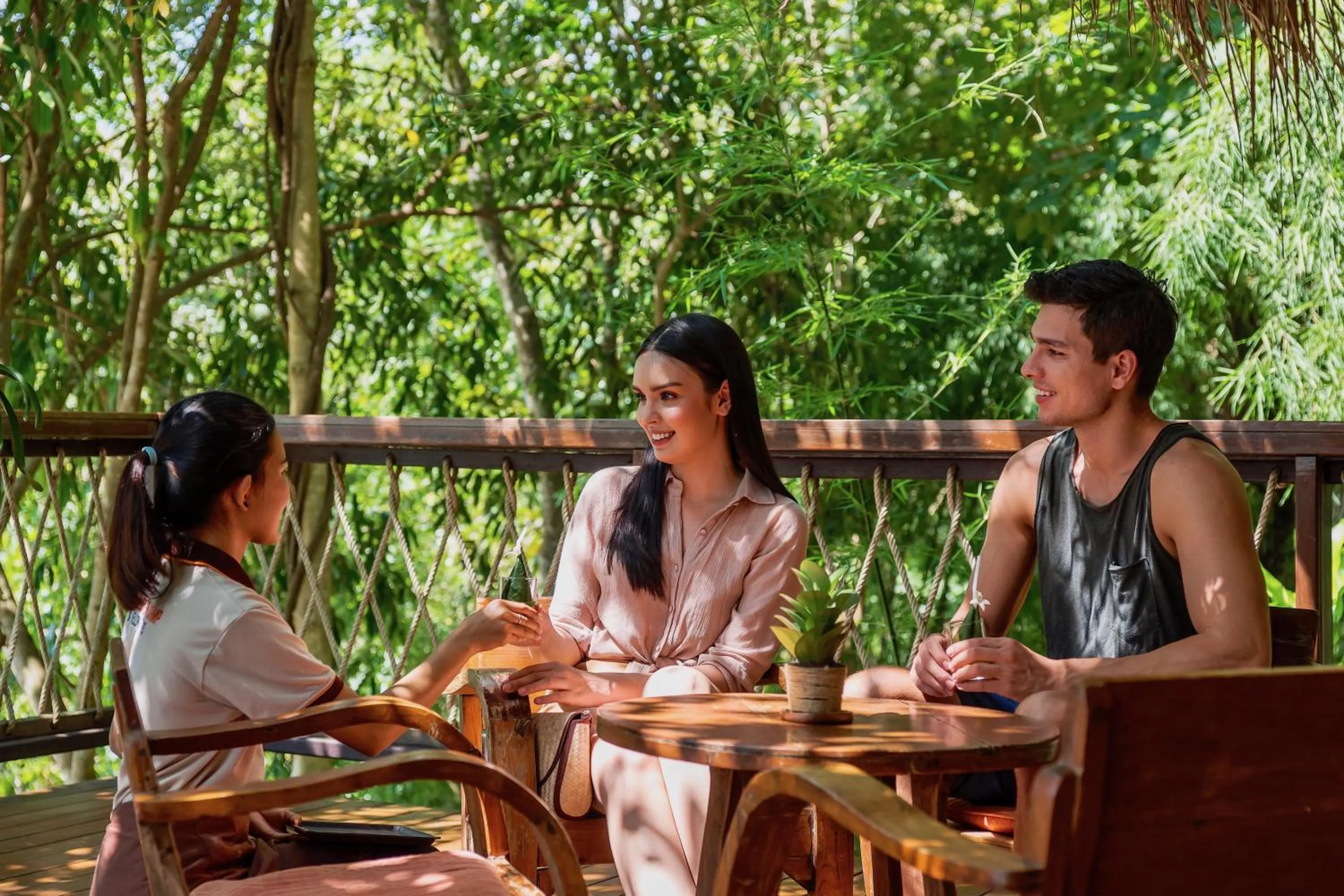 People in Hintok River Camp
