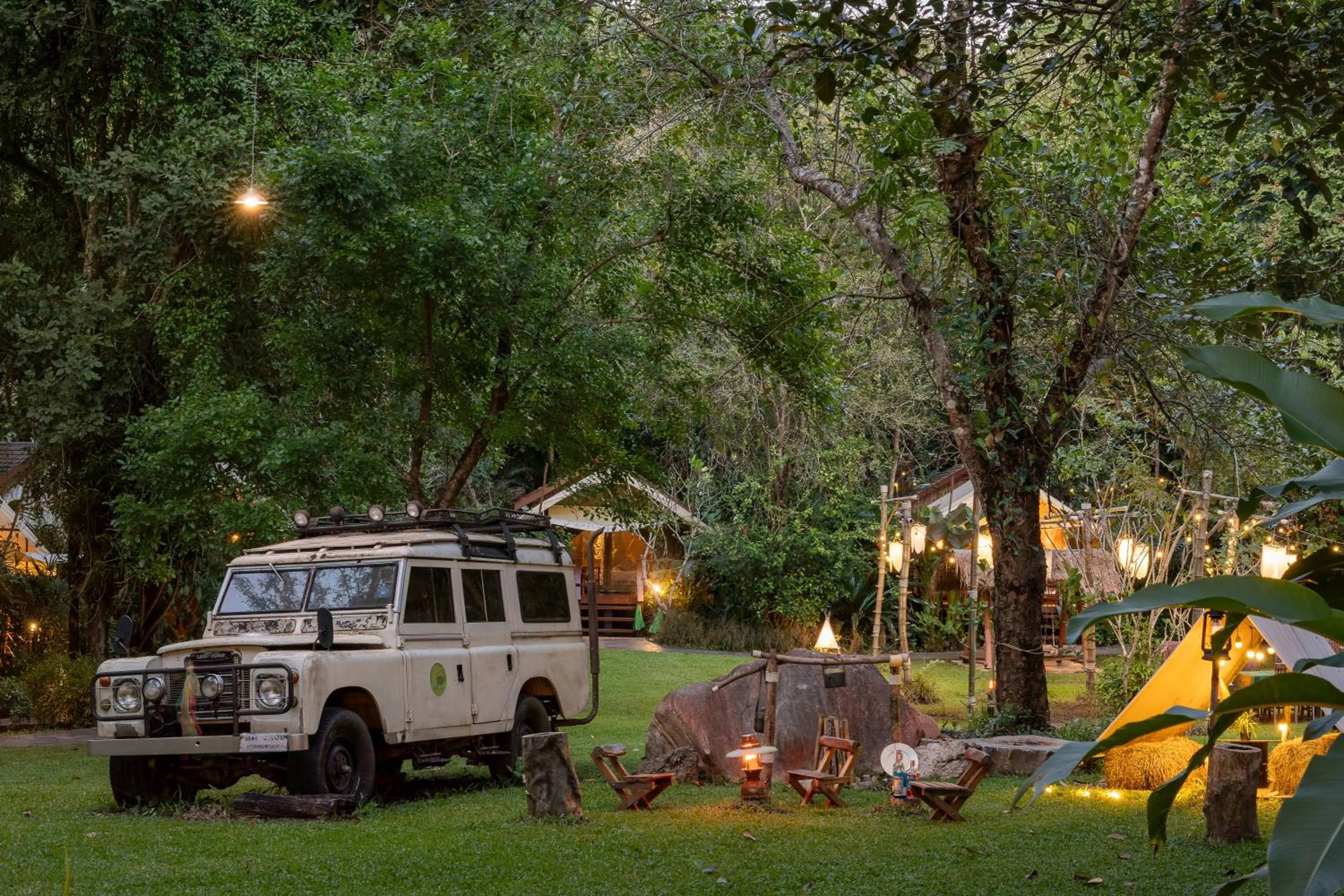 Inner courtyard view in Hintok River Camp