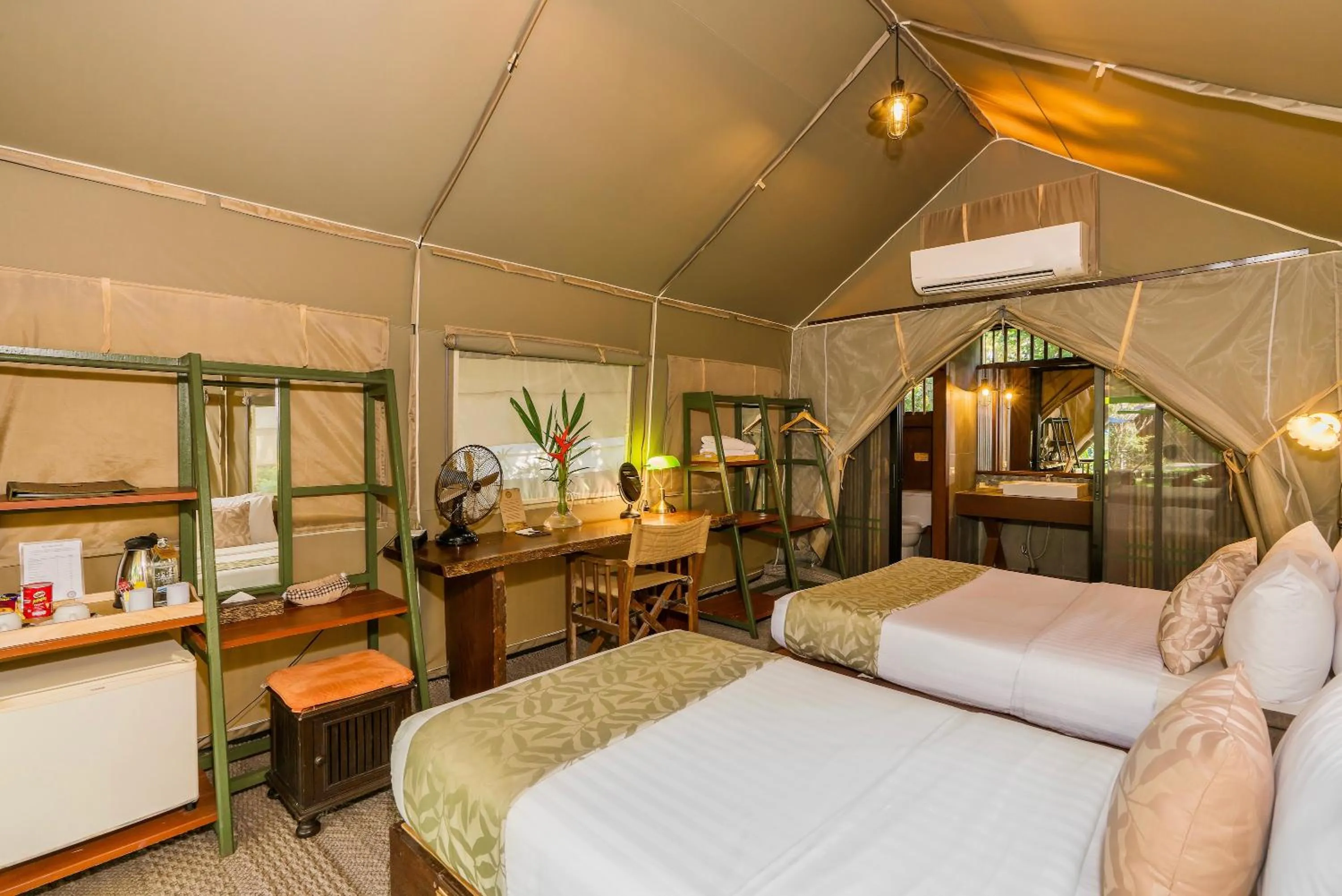 Decorative detail, Bed in Hintok River Camp