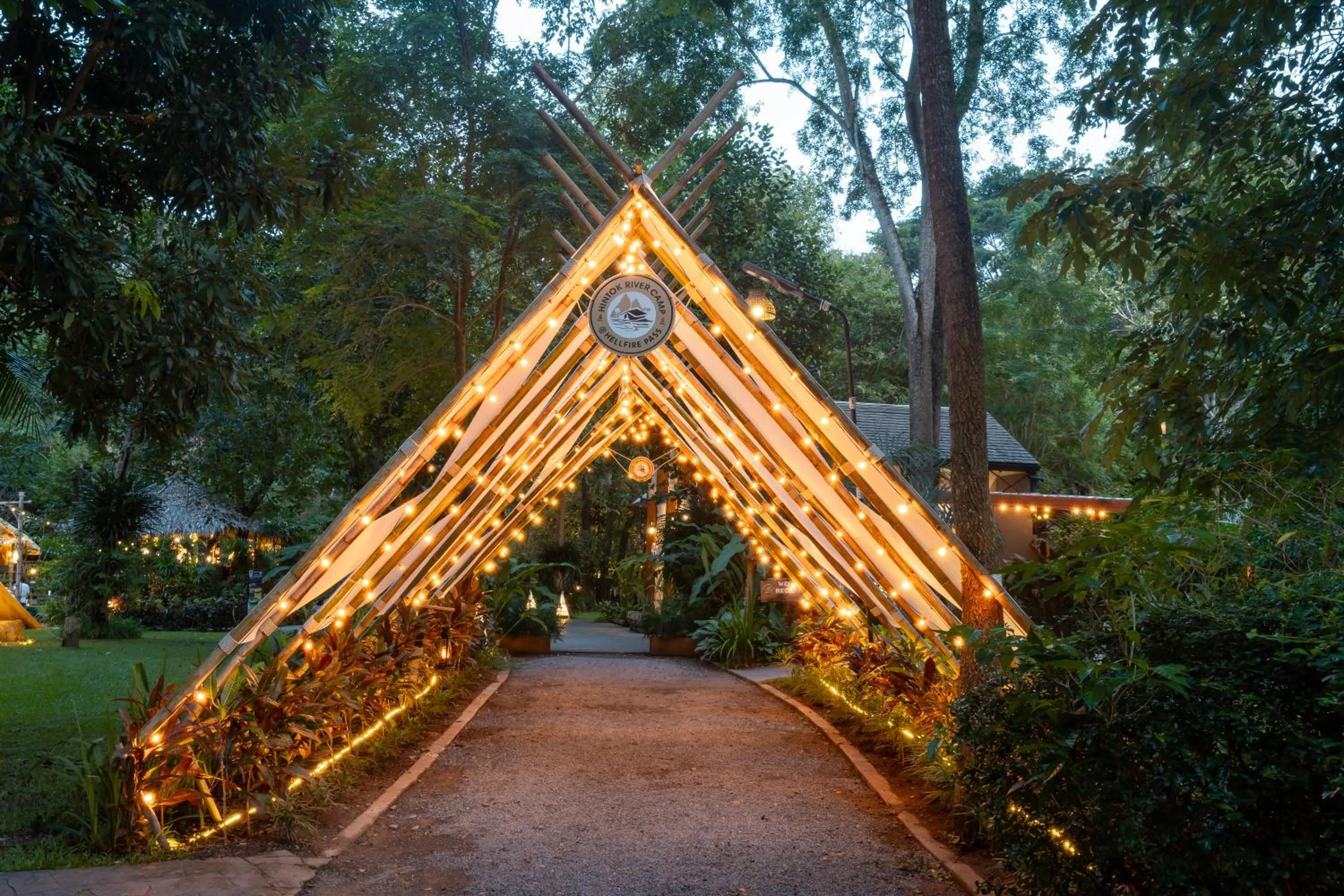 Inner courtyard view in Hintok River Camp