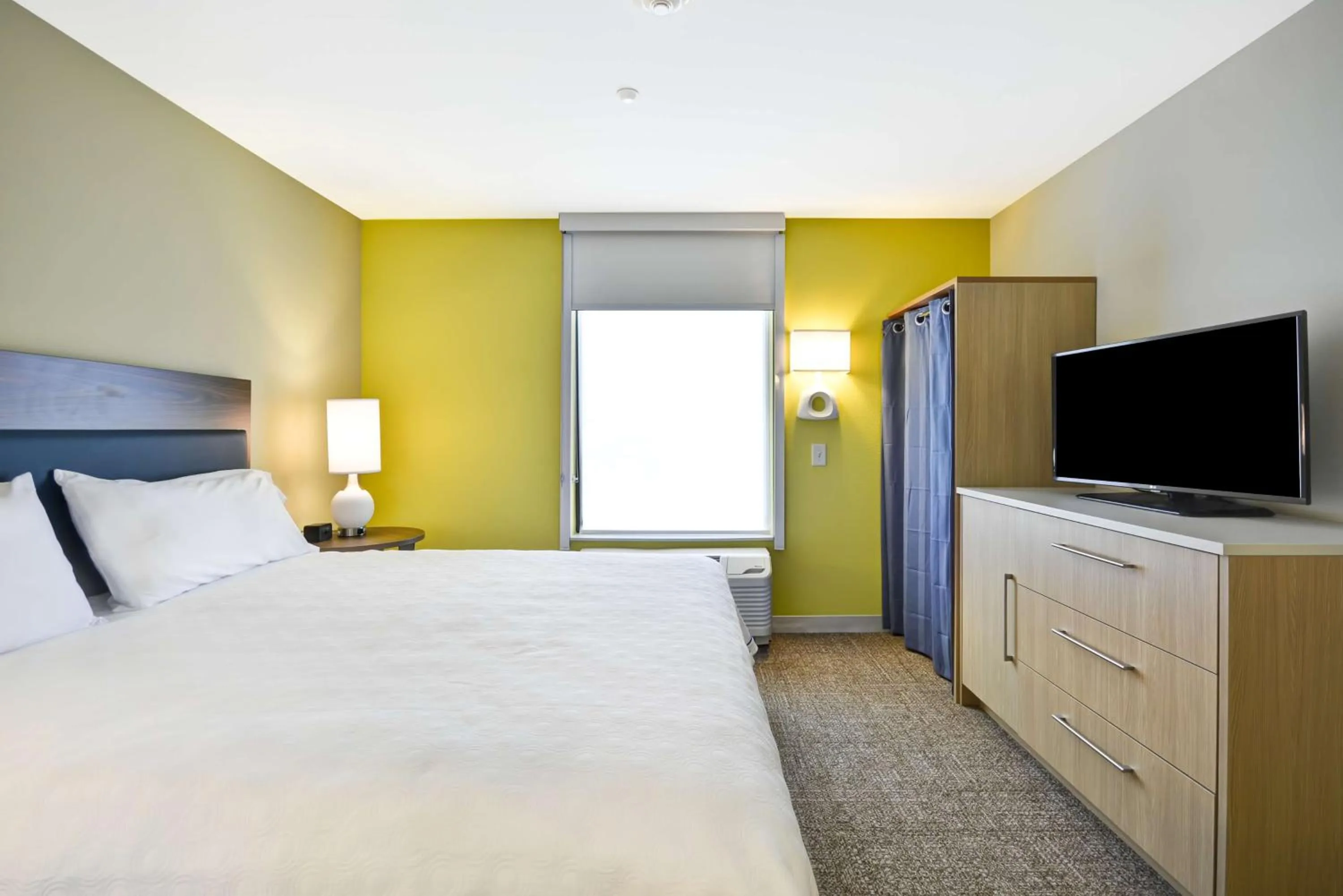 Bed in Home2 Suites By Hilton Decatur Ingalls Harbor