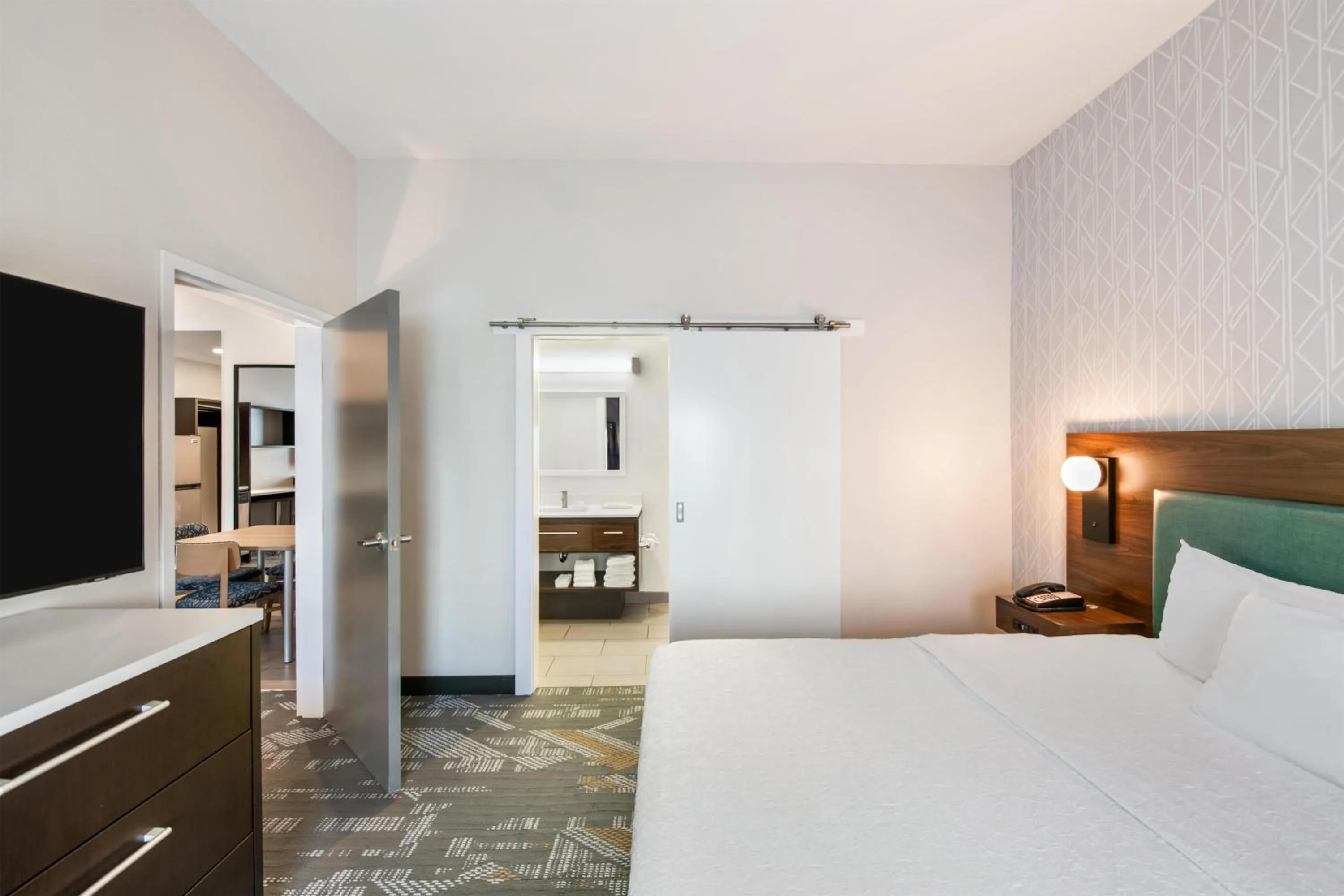 Bed in Home2 Suites Pensacola I-10 At North Davis Hwy