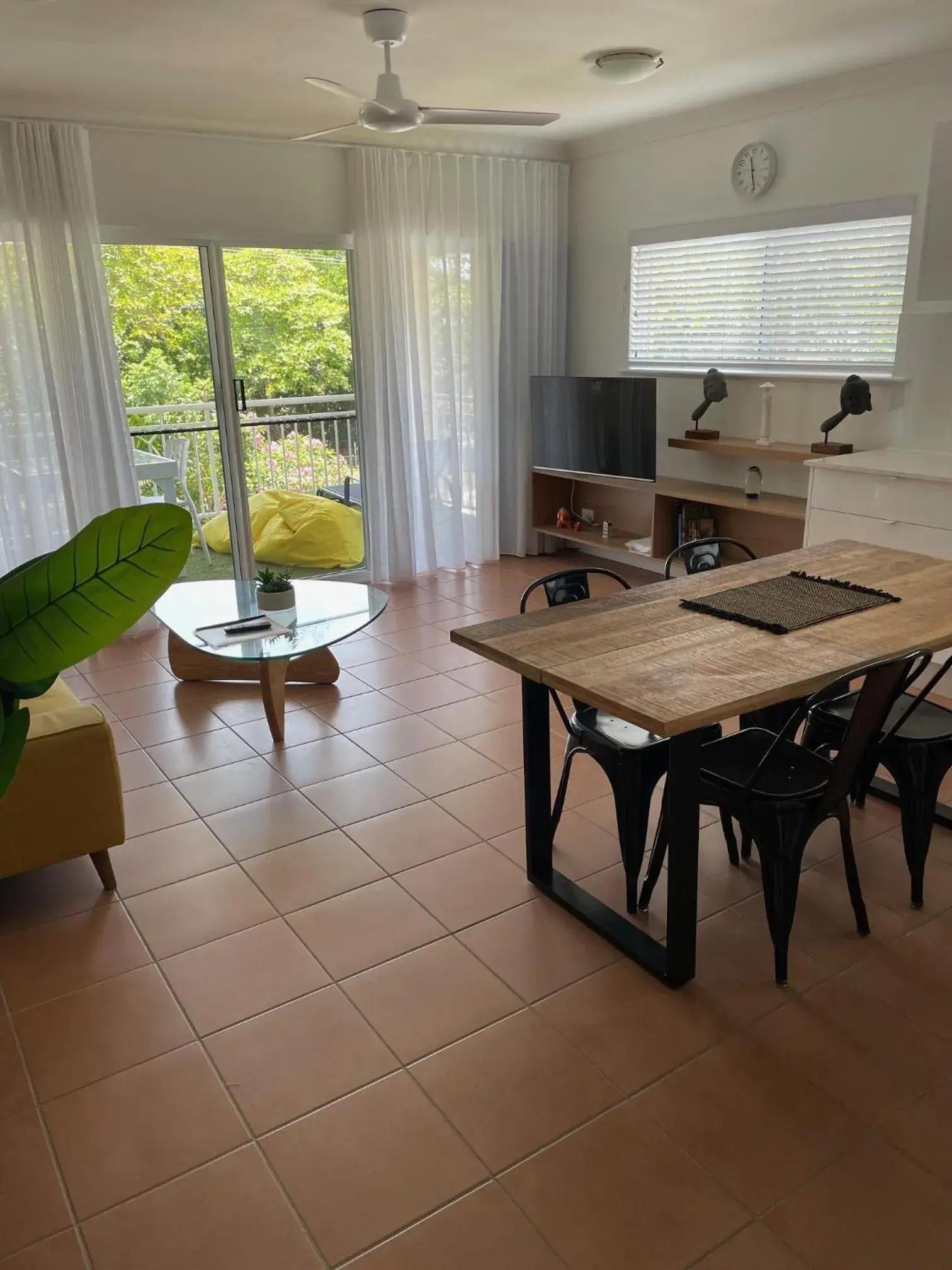 Living room in The York Beachfront Holiday Apartments Living room in The York Beachfront Holiday Apartments