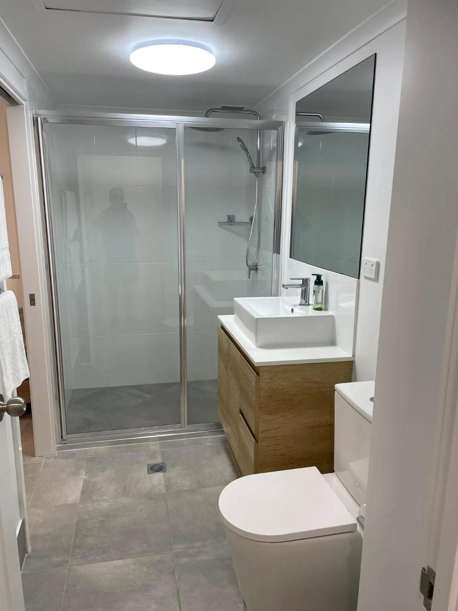 Toilet in The York Beachfront Holiday Apartments