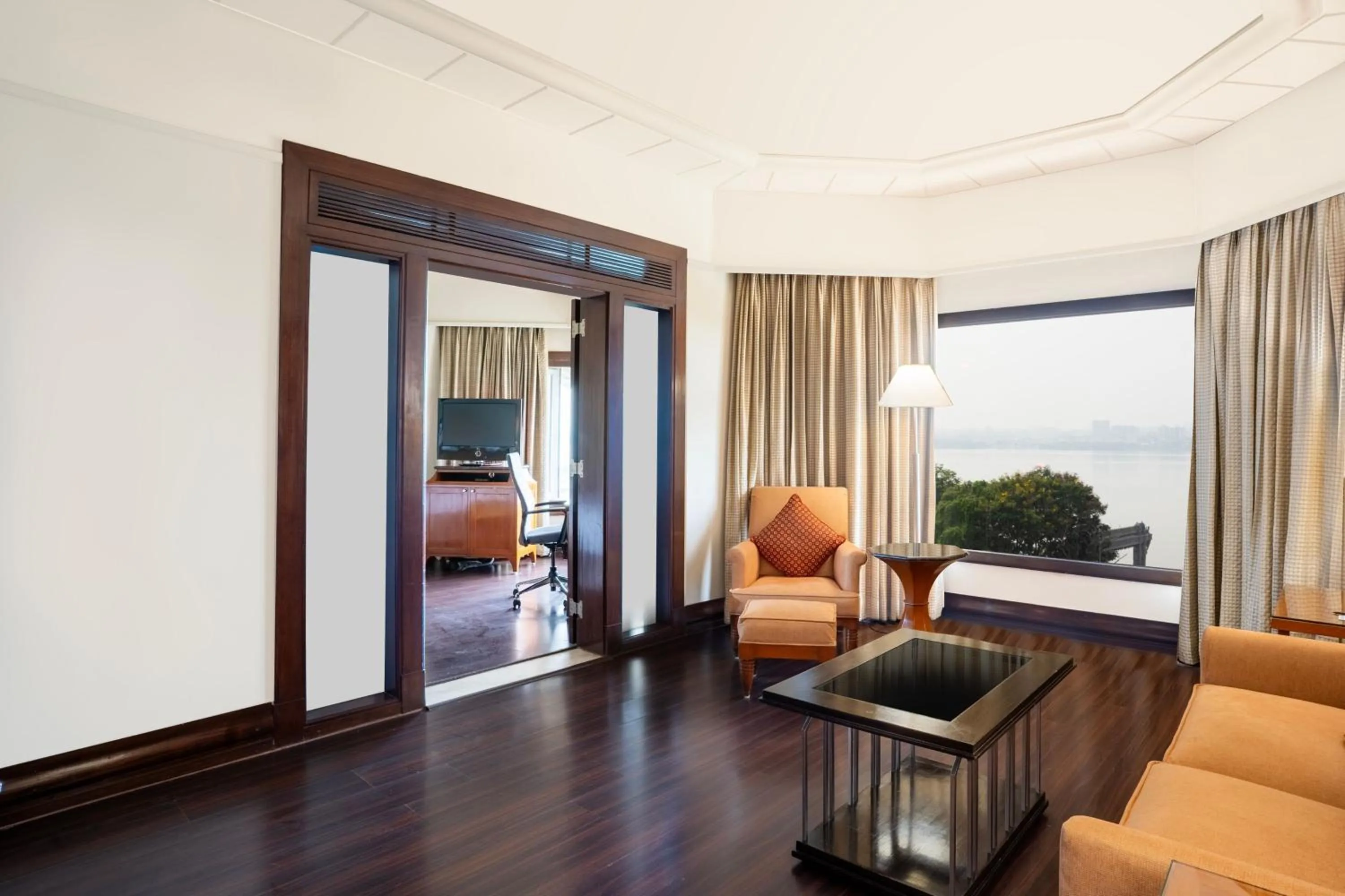 Living room in Hyderabad Marriott Hotel & Convention Centre
