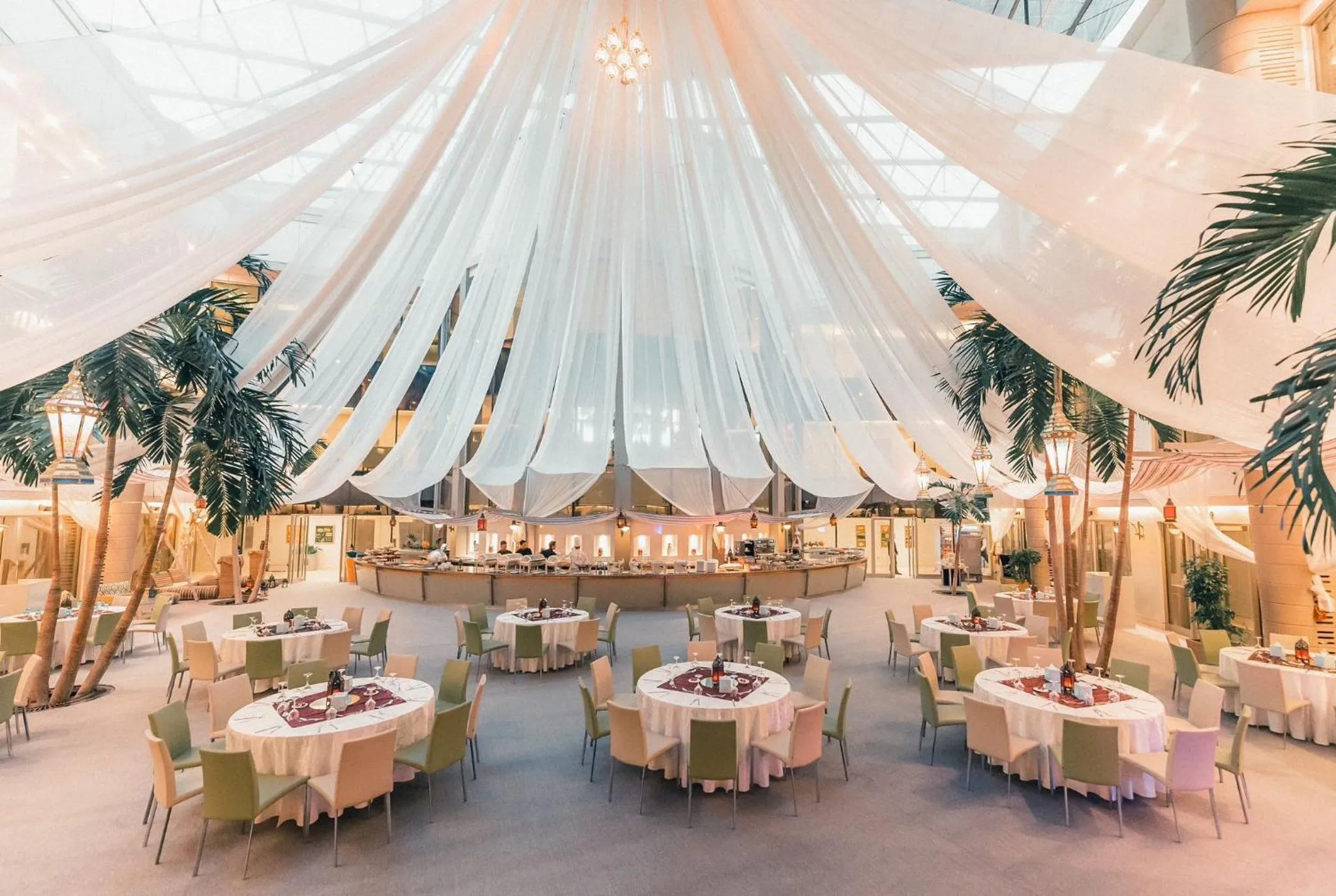 Restaurant/places to eat in Marina Hotel