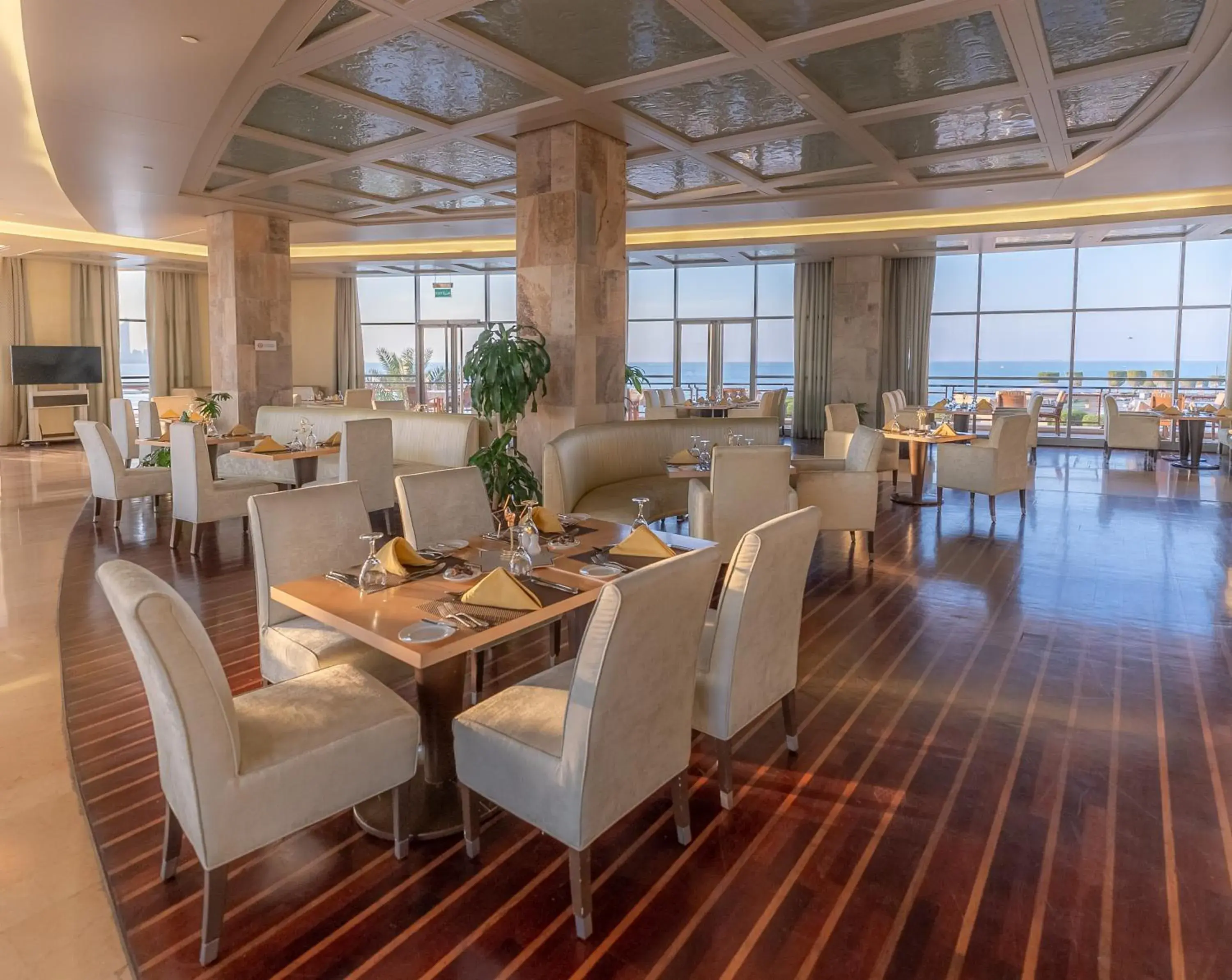 Restaurant/places to eat in Marina Hotel Restaurant/places to eat in Marina Hotel