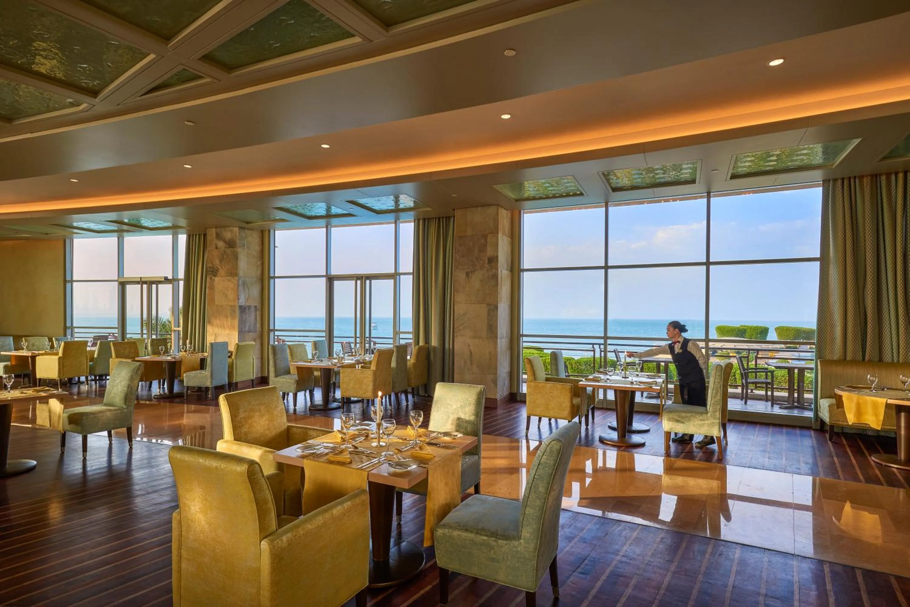 Restaurant/places to eat in Marina Hotel