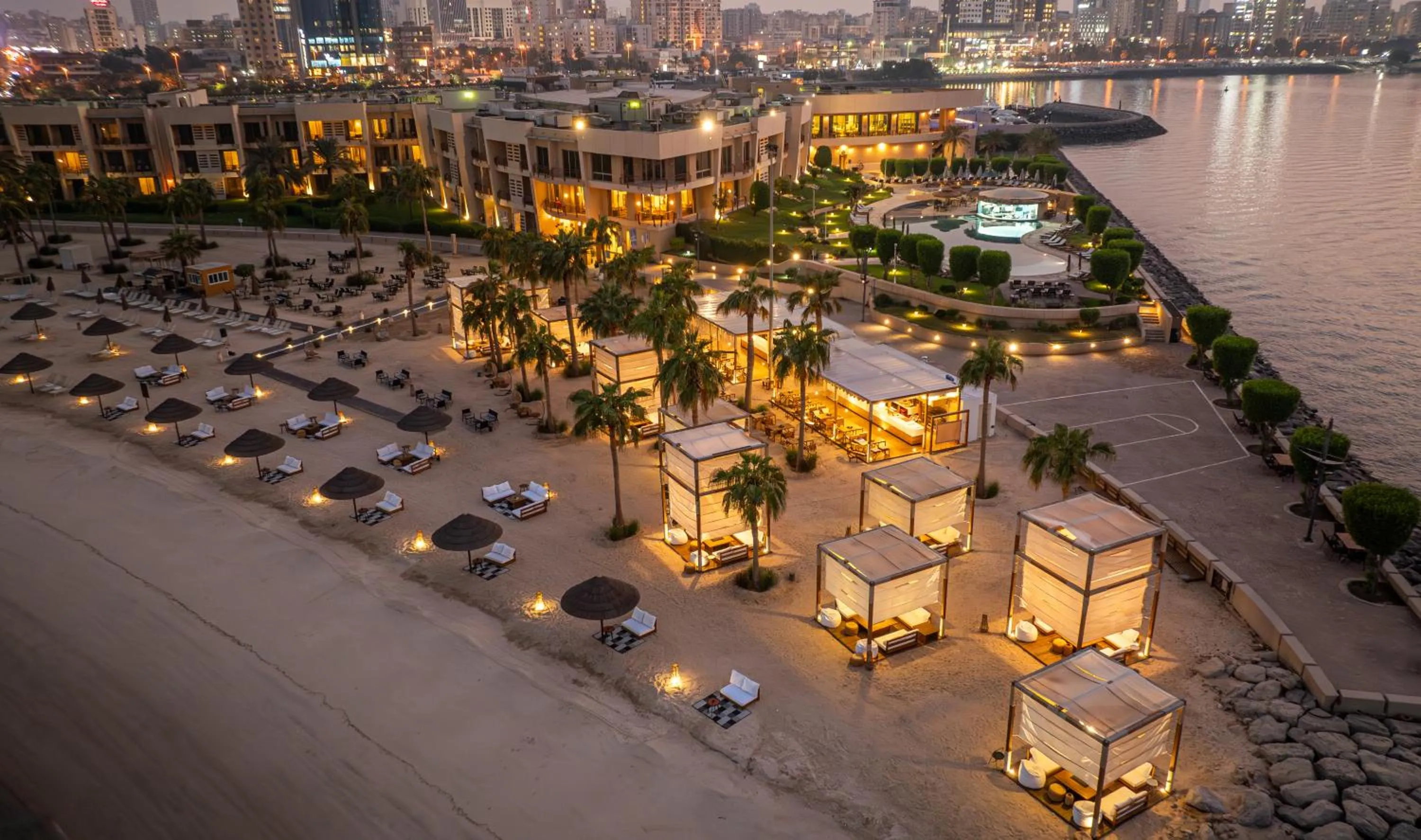 Restaurant/places to eat in Marina Hotel