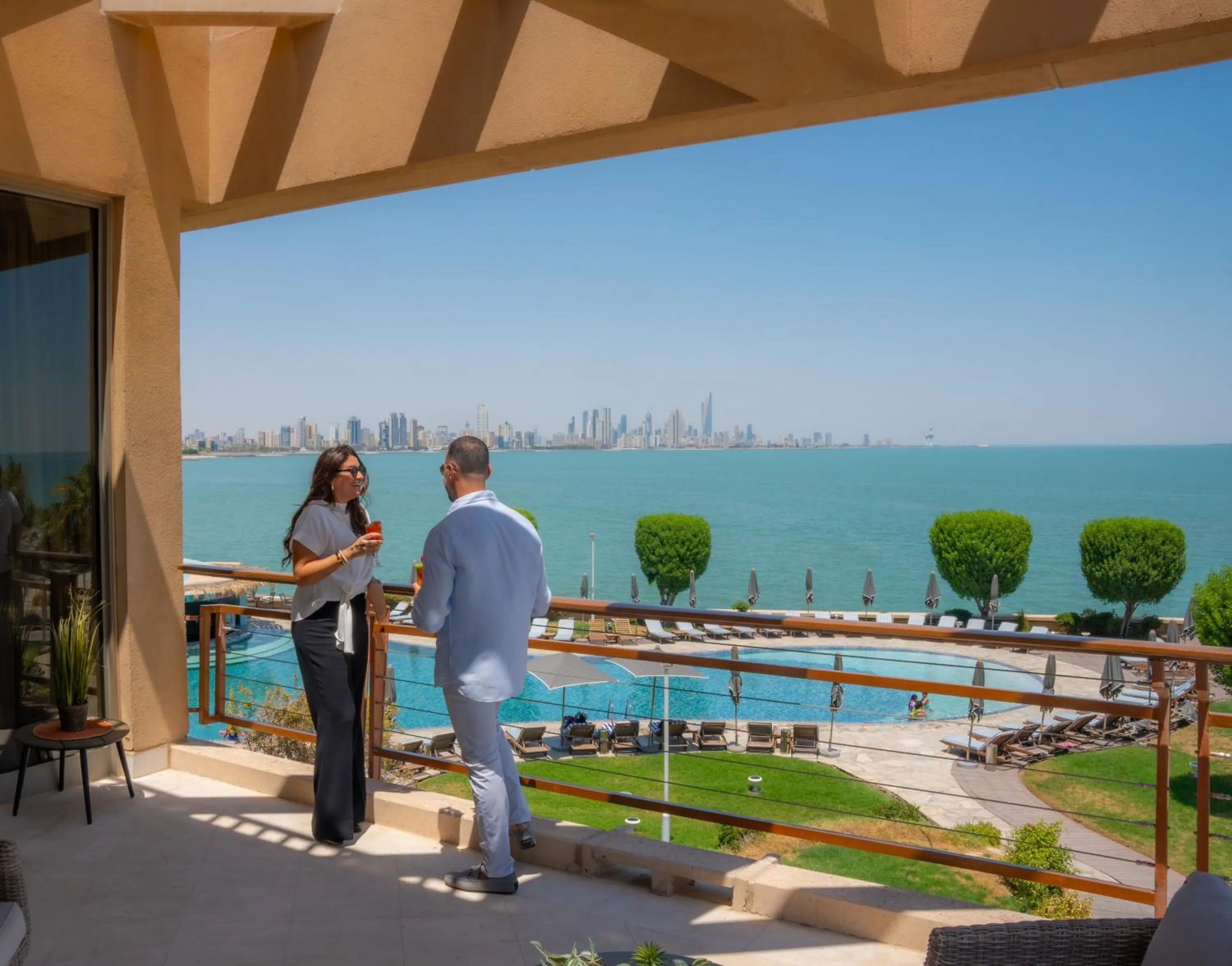 Restaurant/places to eat in Marina Hotel