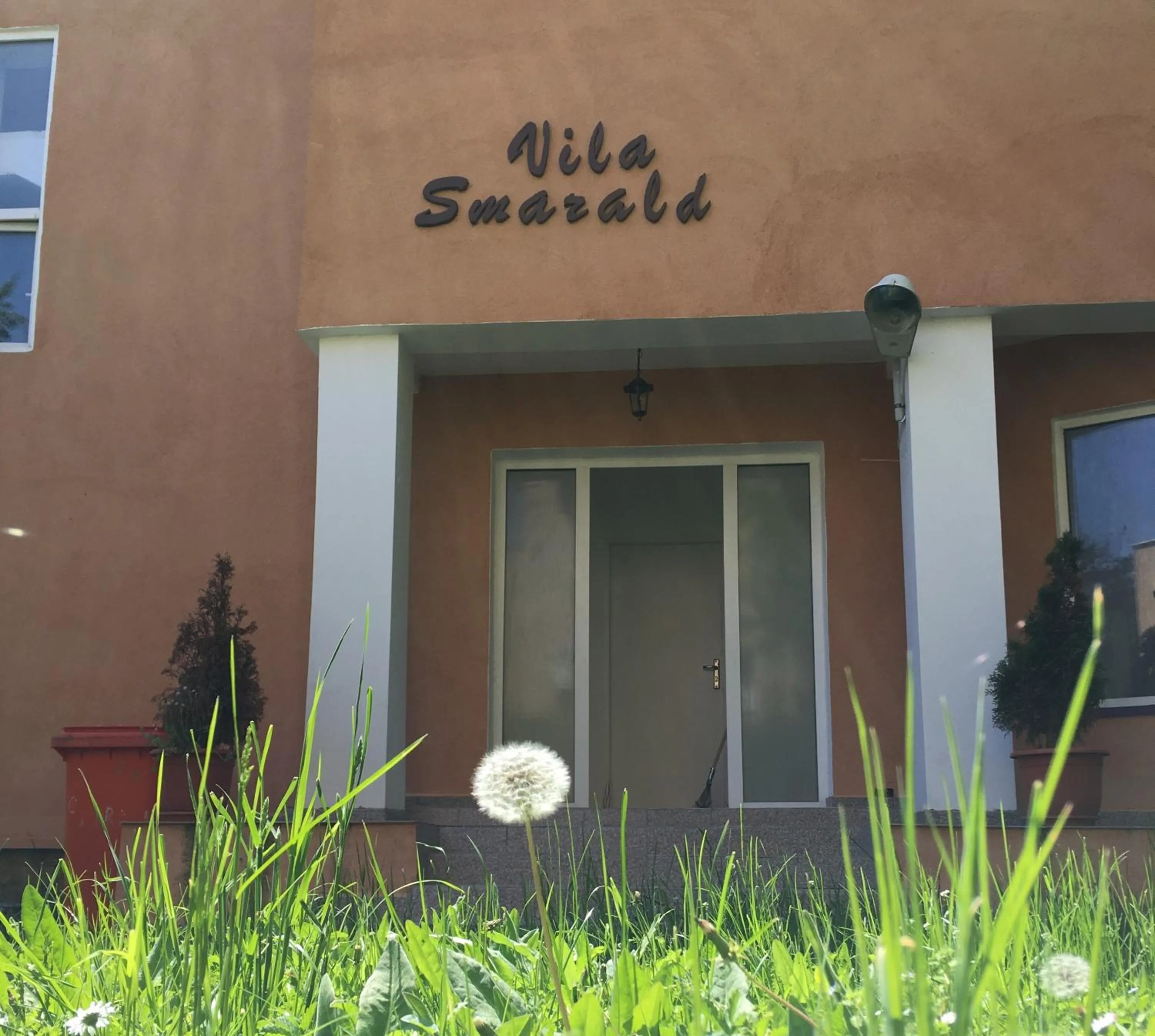 Facade/entrance in Vila Smarald Apartments