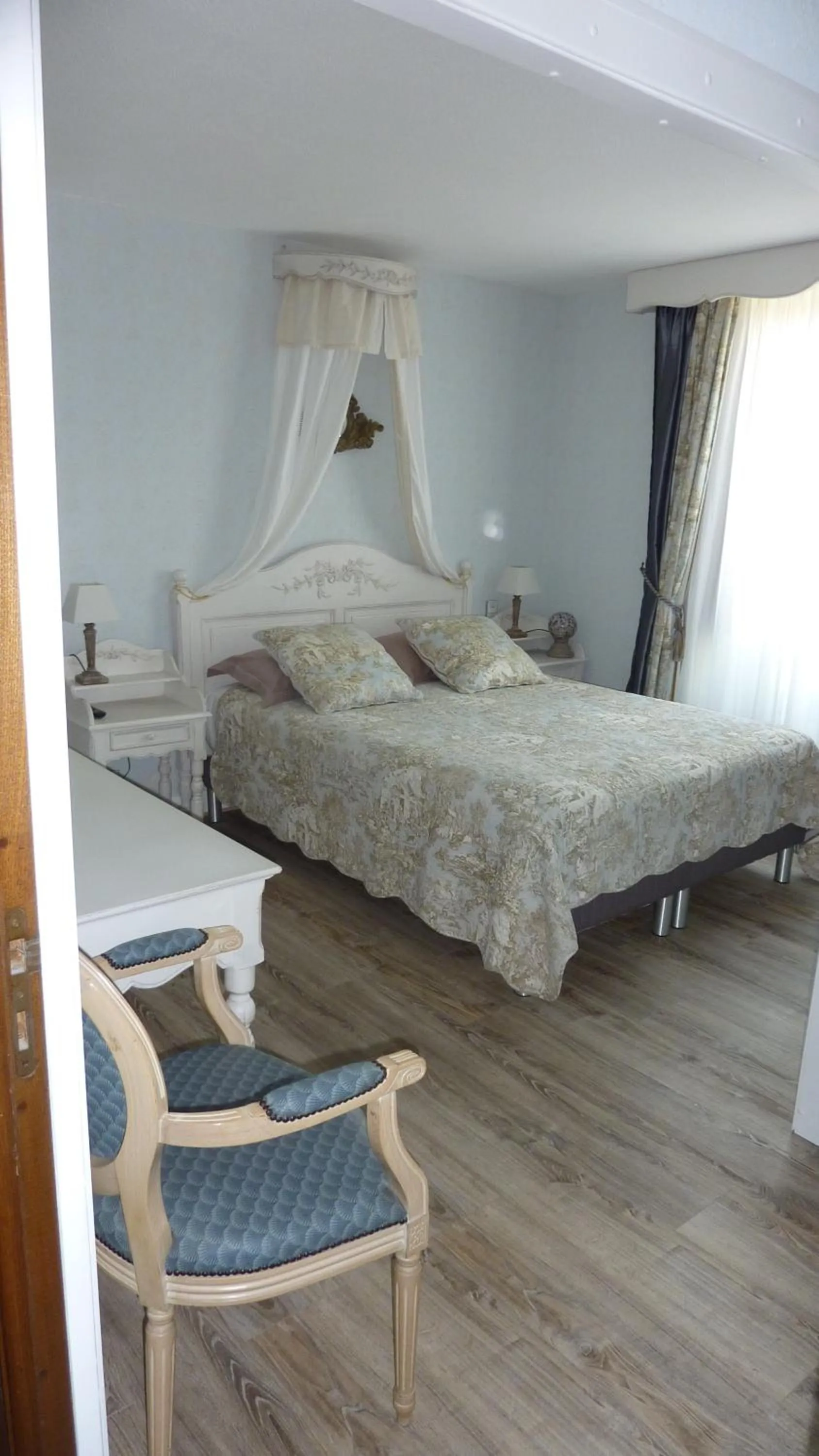 Bed in B&B Manoir de la Fabrègues