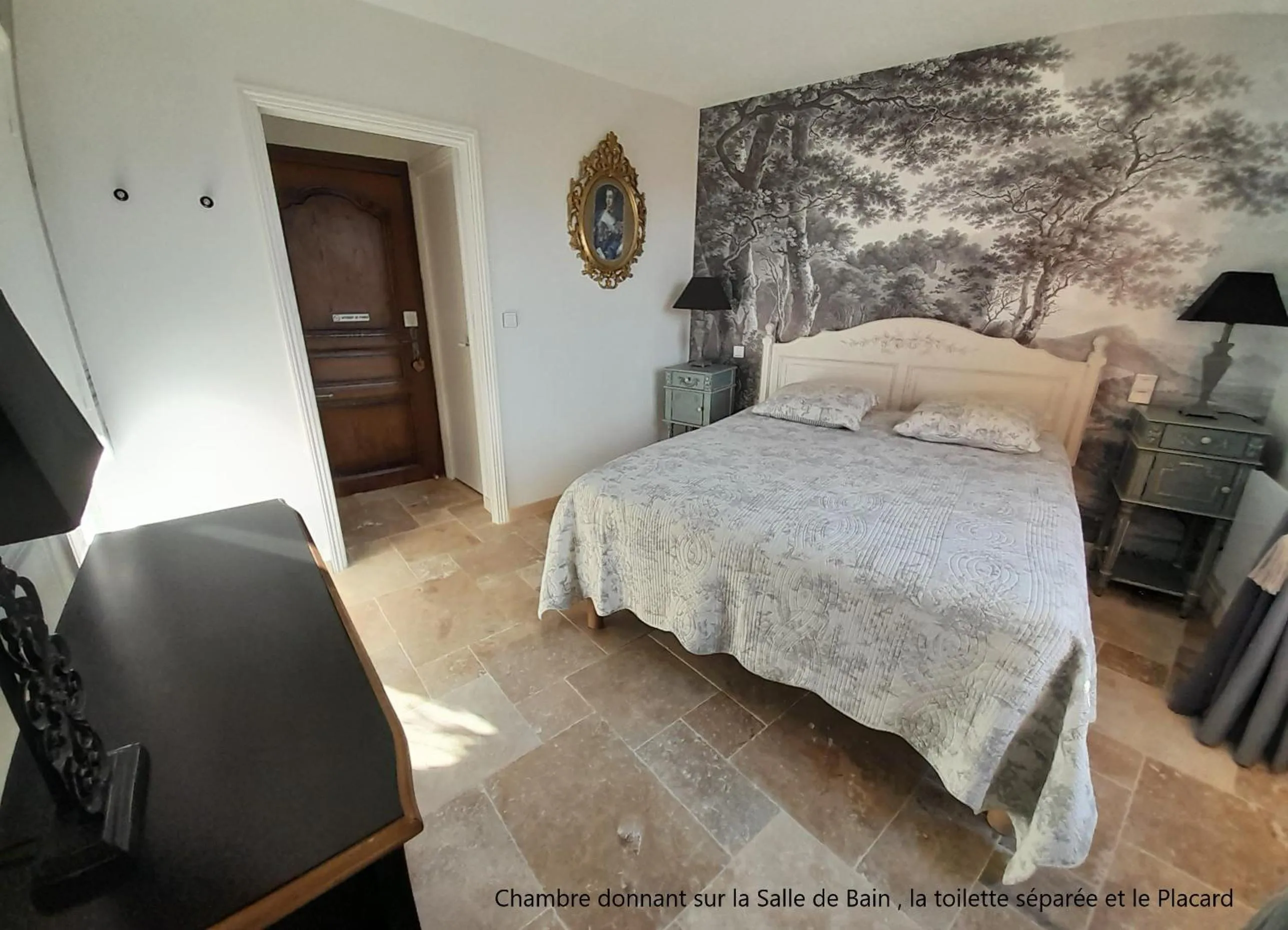 Bed in B&B Manoir de la Fabrègues