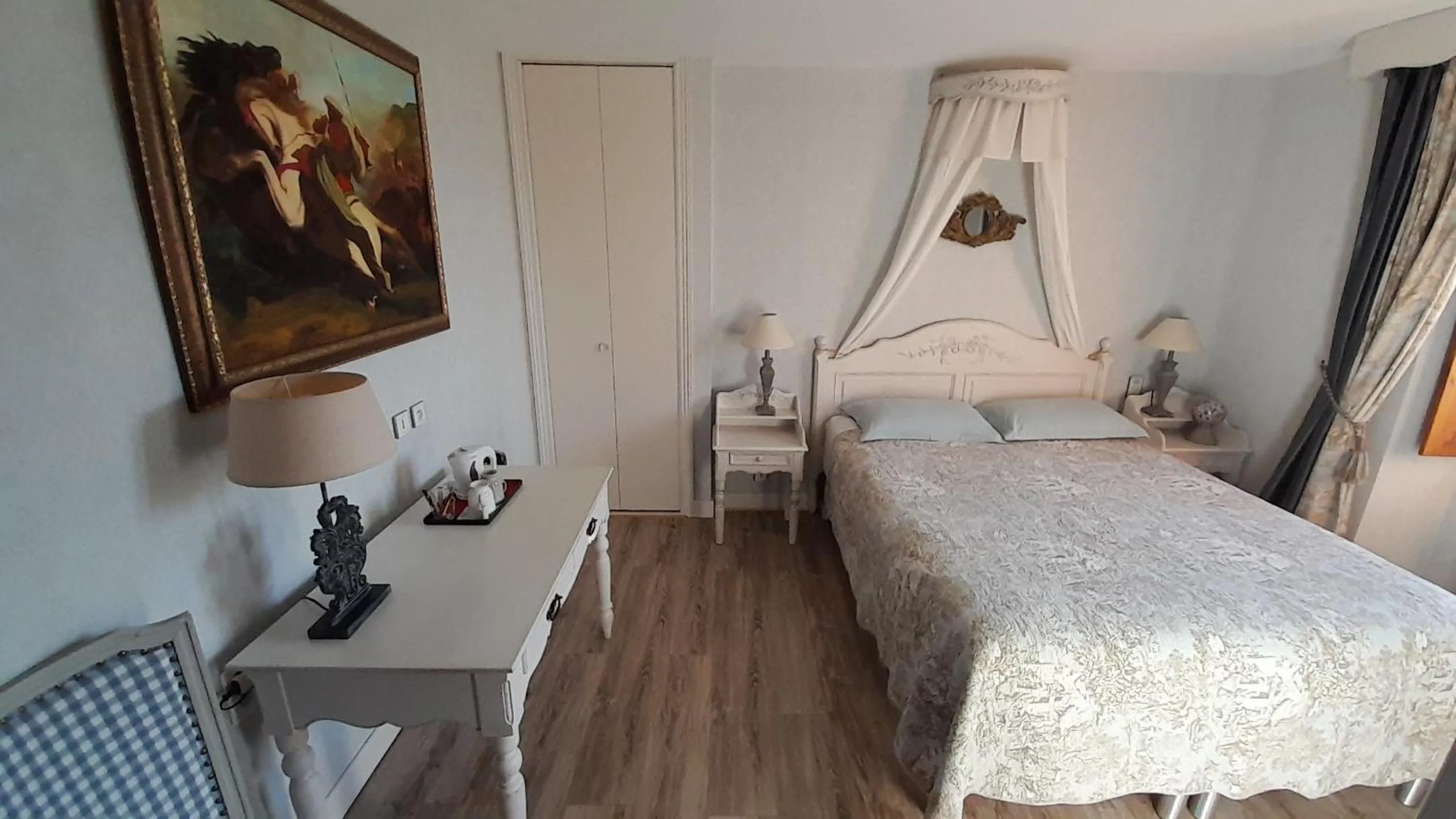 Bed in B&B Manoir de la Fabrègues