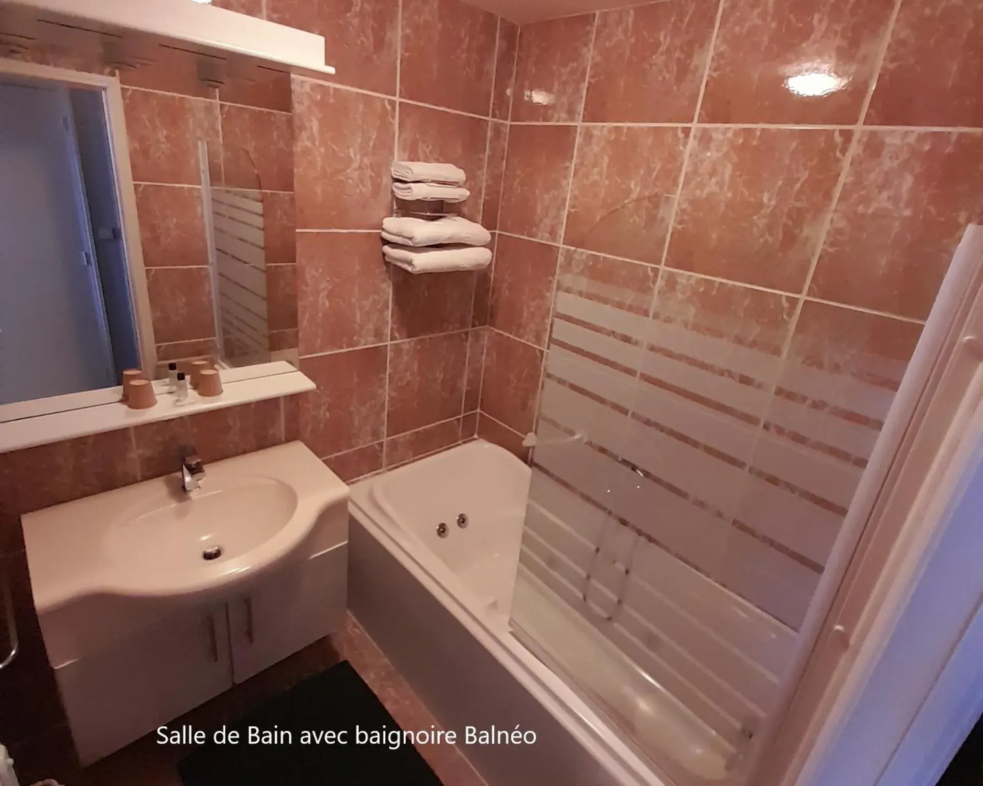 Suite in B&B Manoir de la Fabrègues Suite in B&B Manoir de la Fabrègues