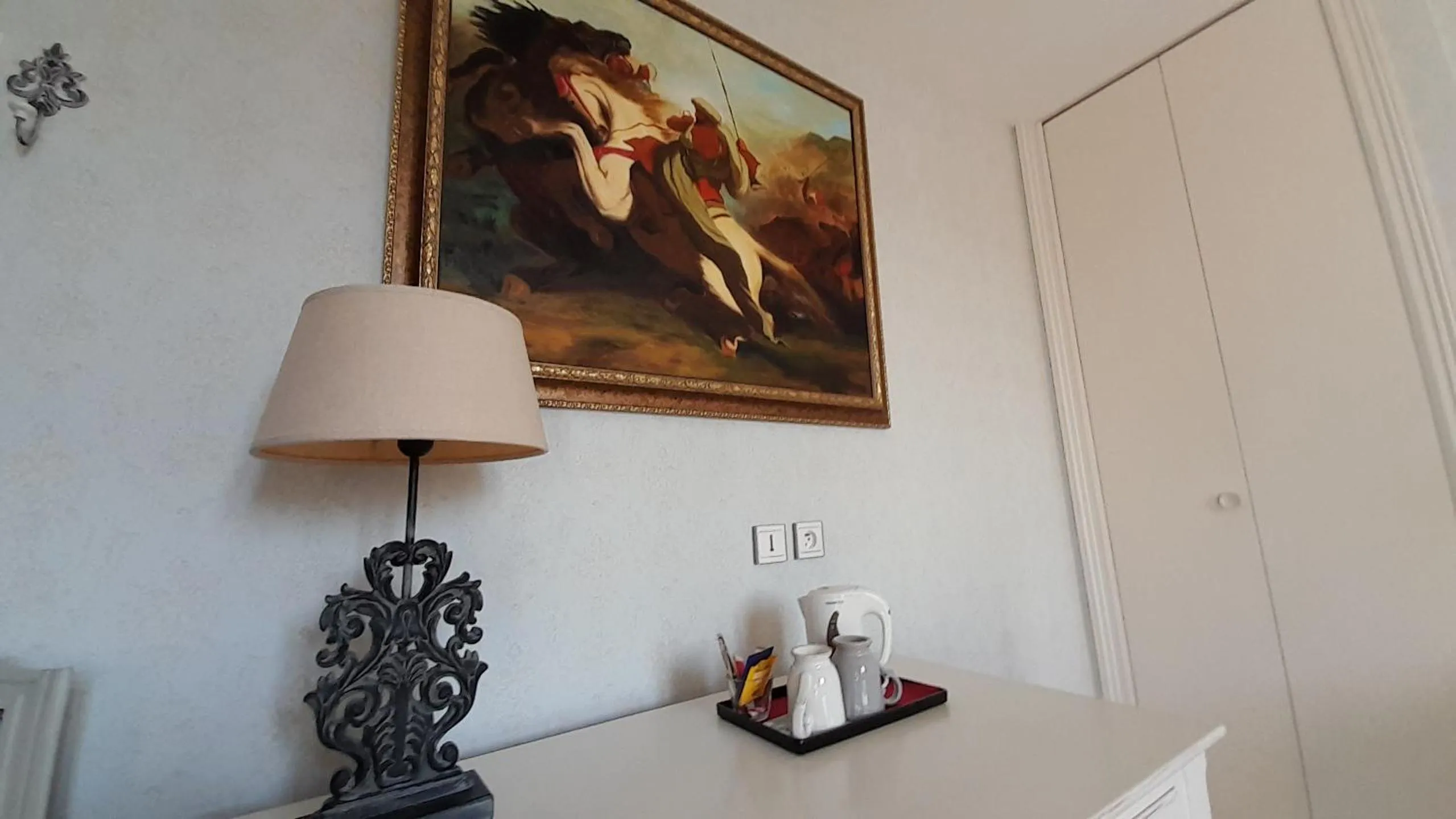 Coffee/tea facilities in B&B Manoir de la Fabrègues