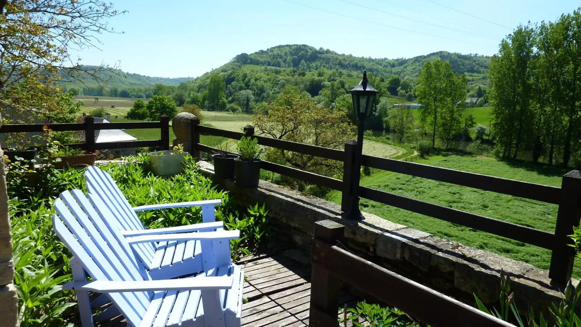 Natural landscape in B&B Manoir de la Fabrègues