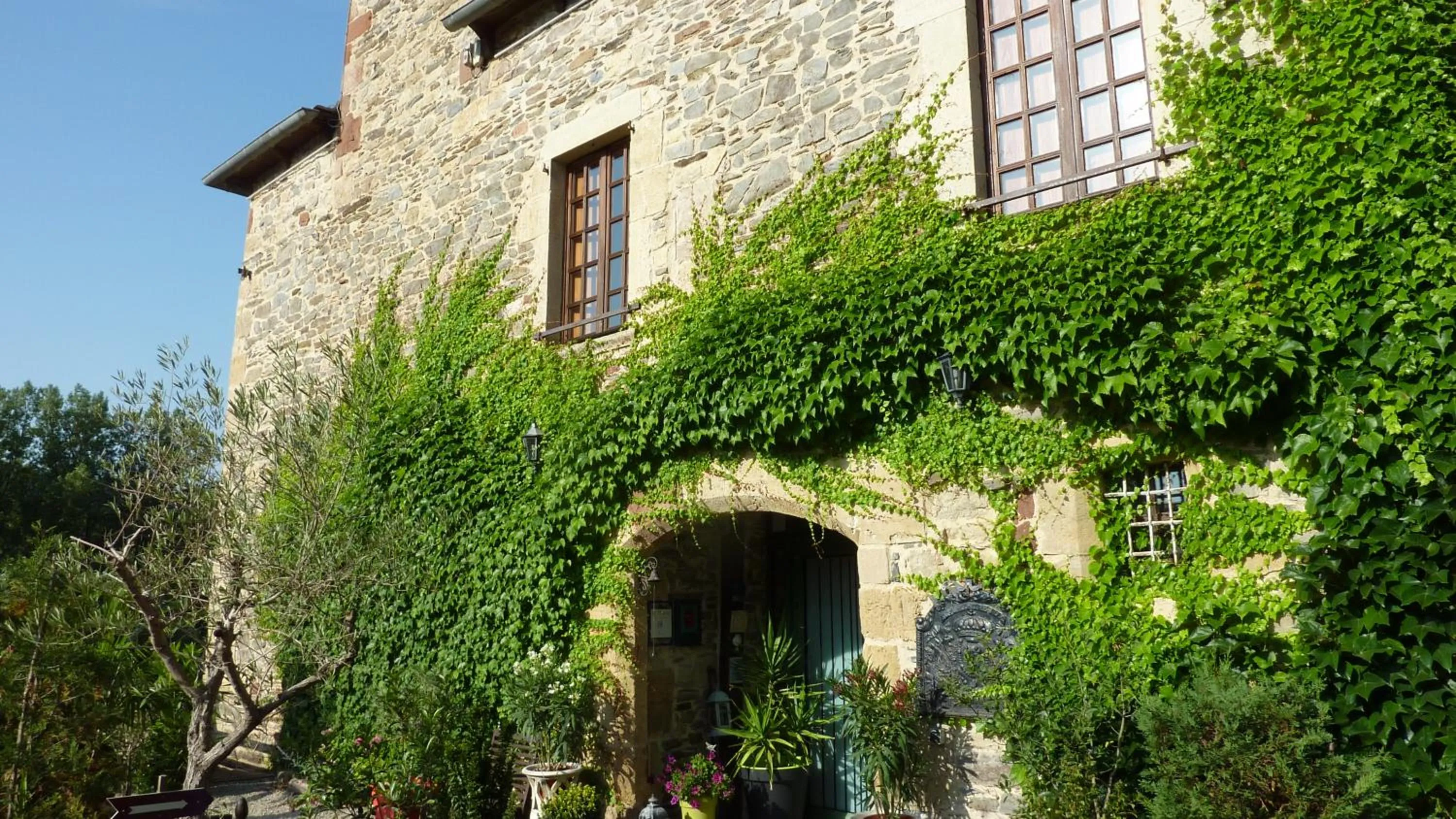 Property building in B&B Manoir de la Fabrègues