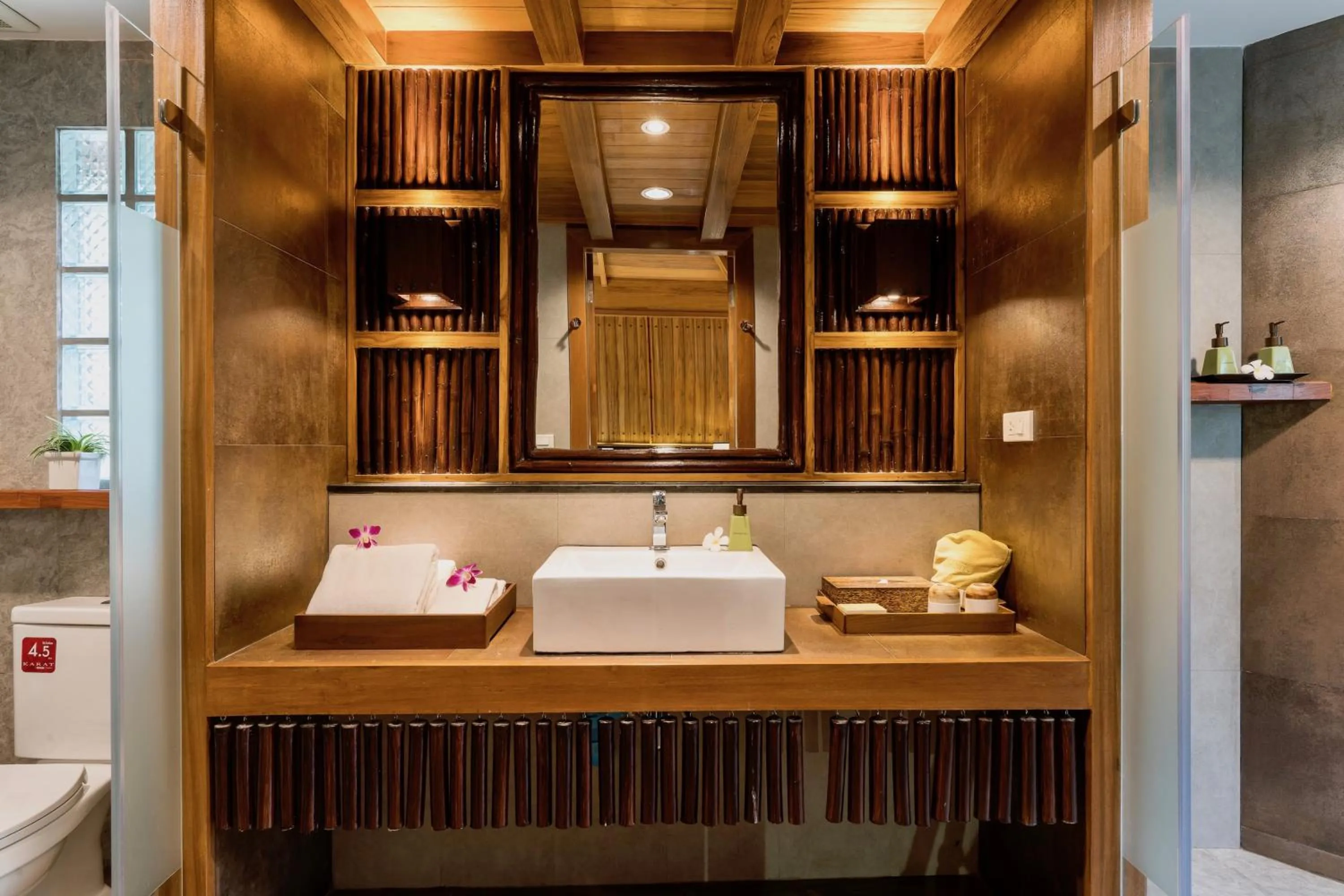 Toilet in River Kwai Resotel