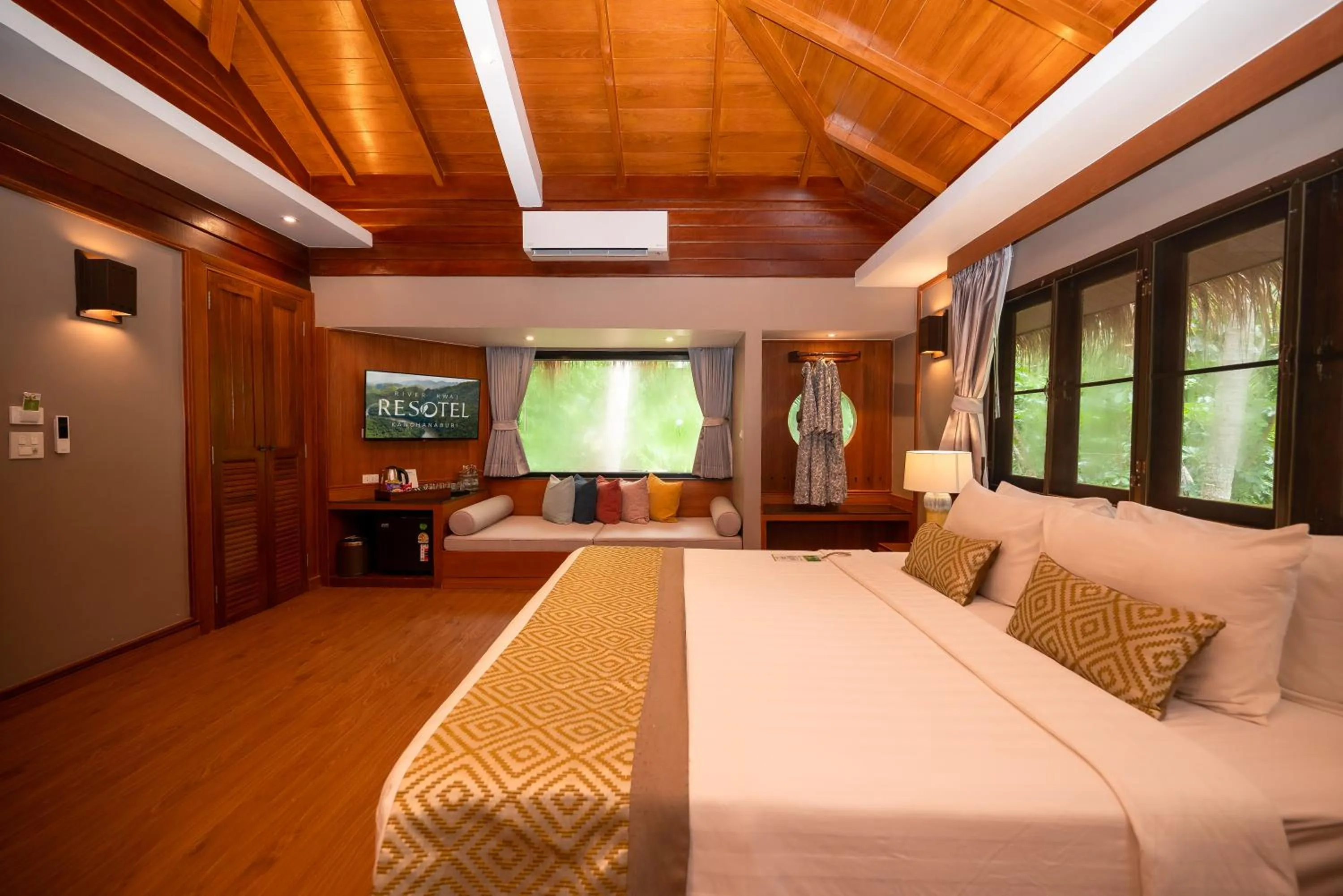 Bedroom, Bed in River Kwai Resotel