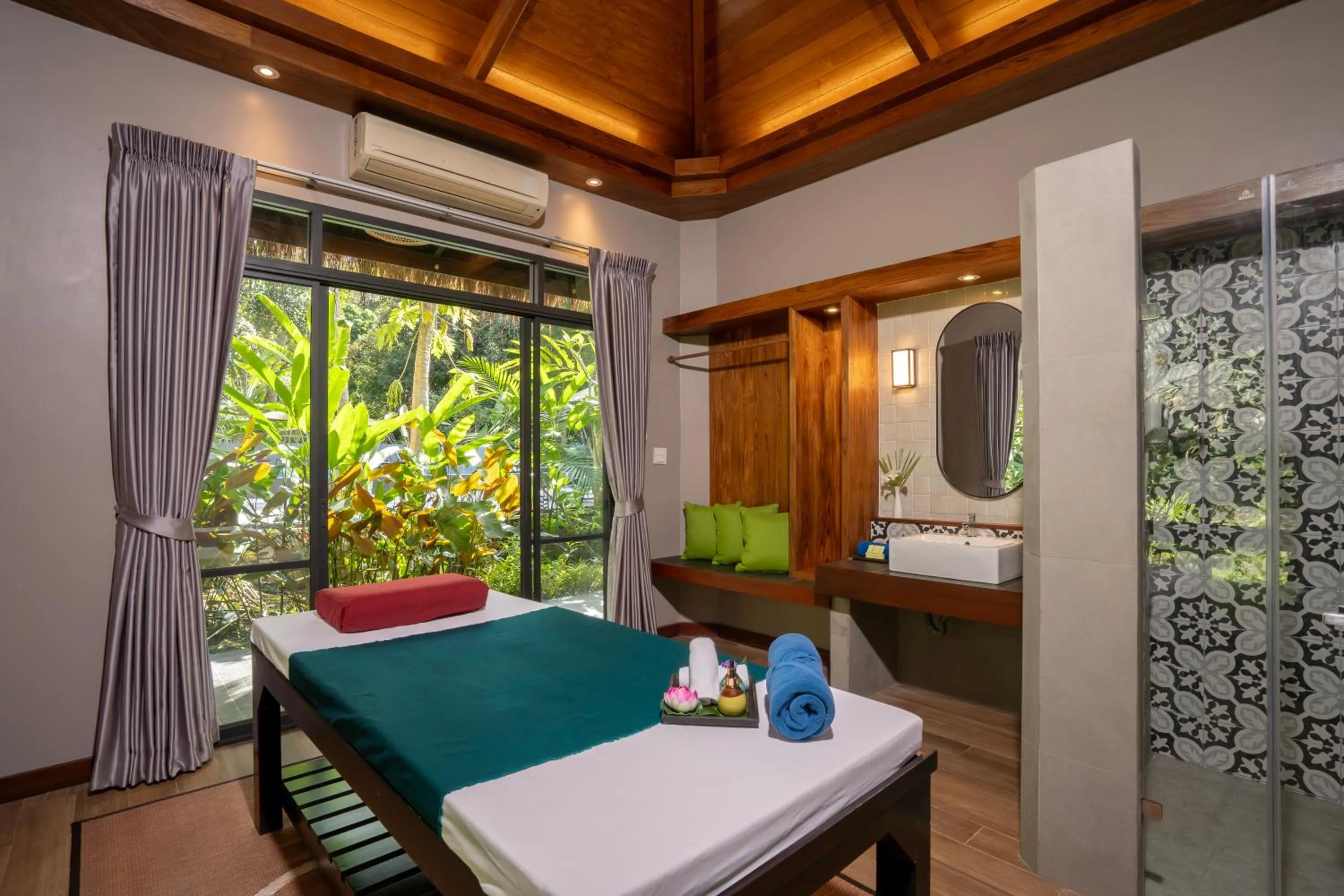 Massage, Bed in River Kwai Resotel