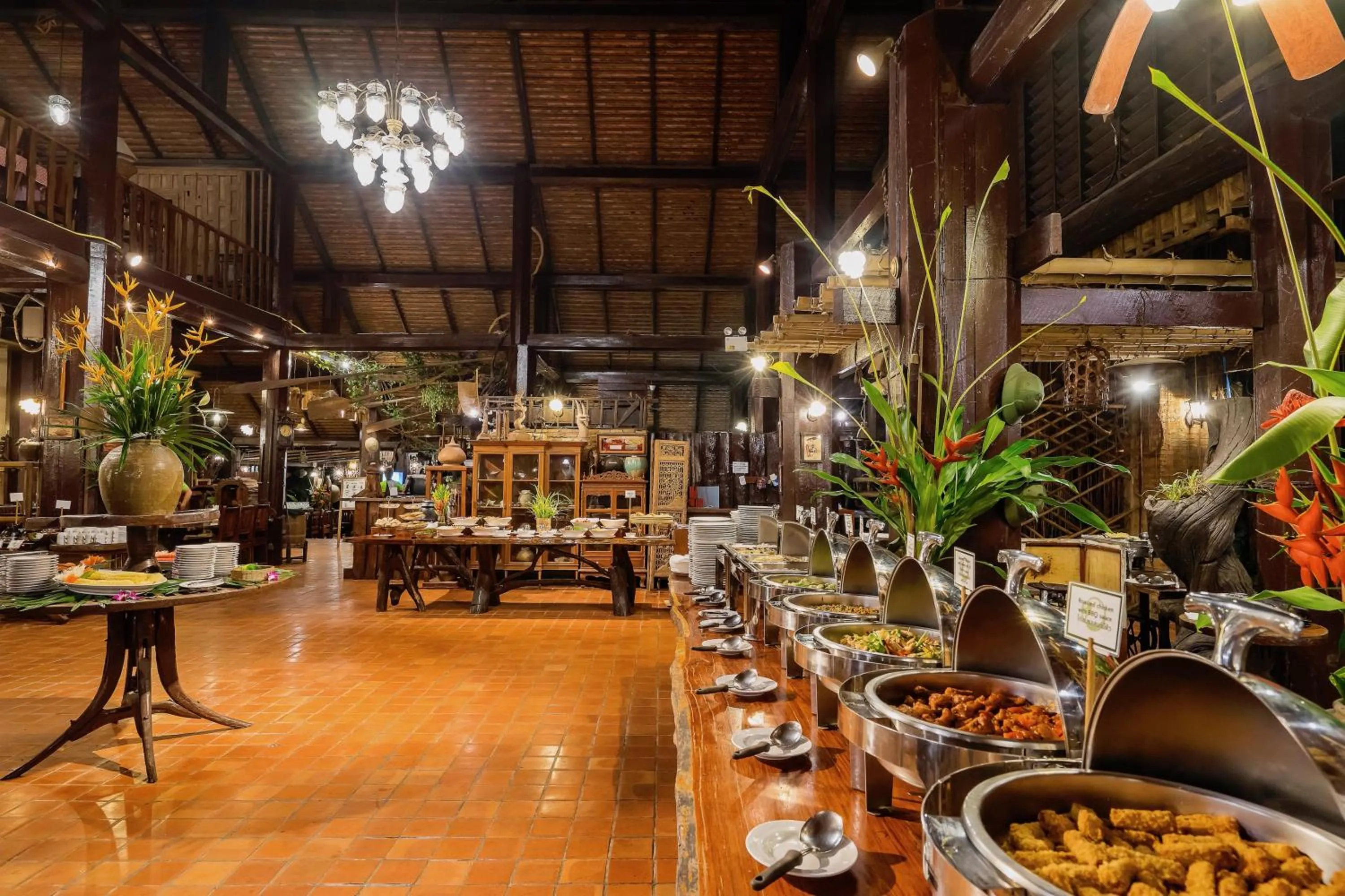 Restaurant/places to eat in River Kwai Resotel