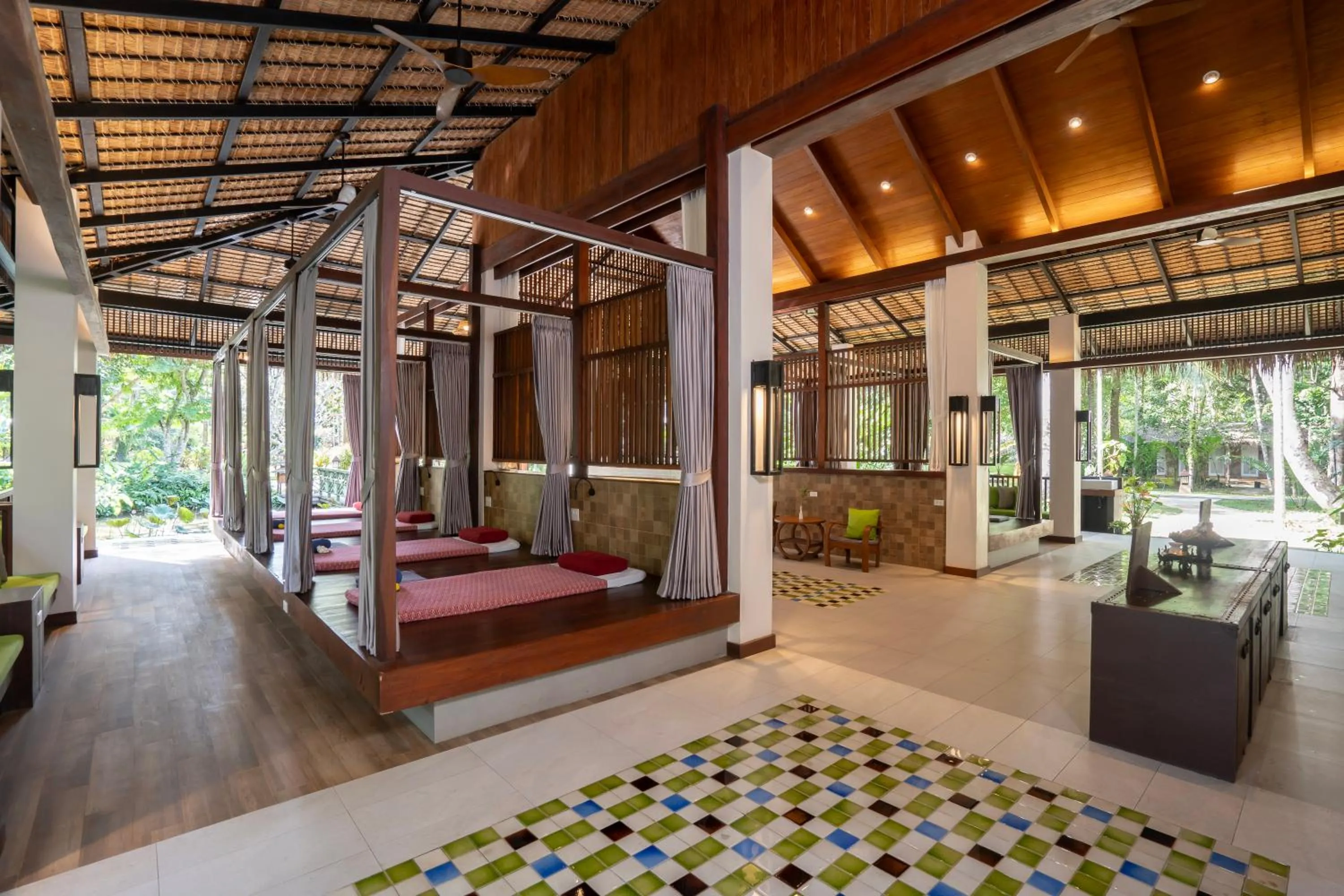 Spa and wellness centre/facilities, Bed in River Kwai Resotel