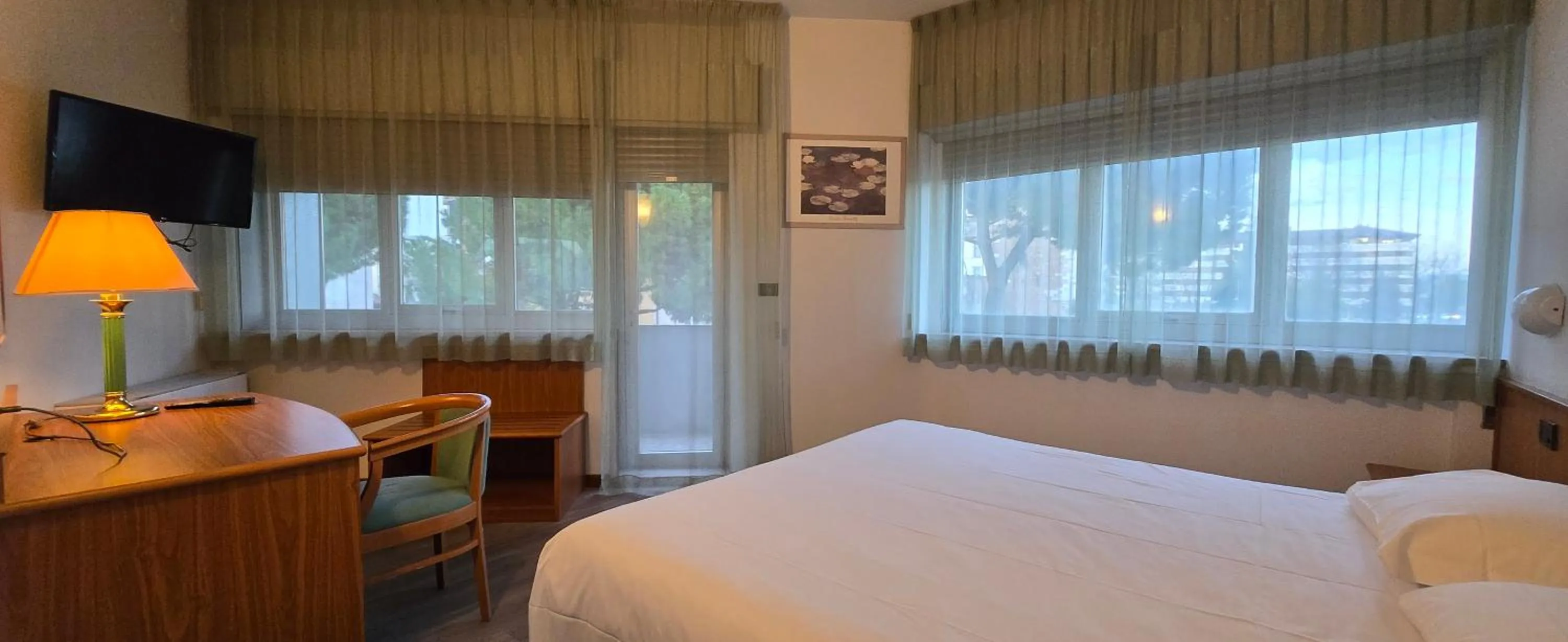 Bedroom, Bed in Hotel Cristallo