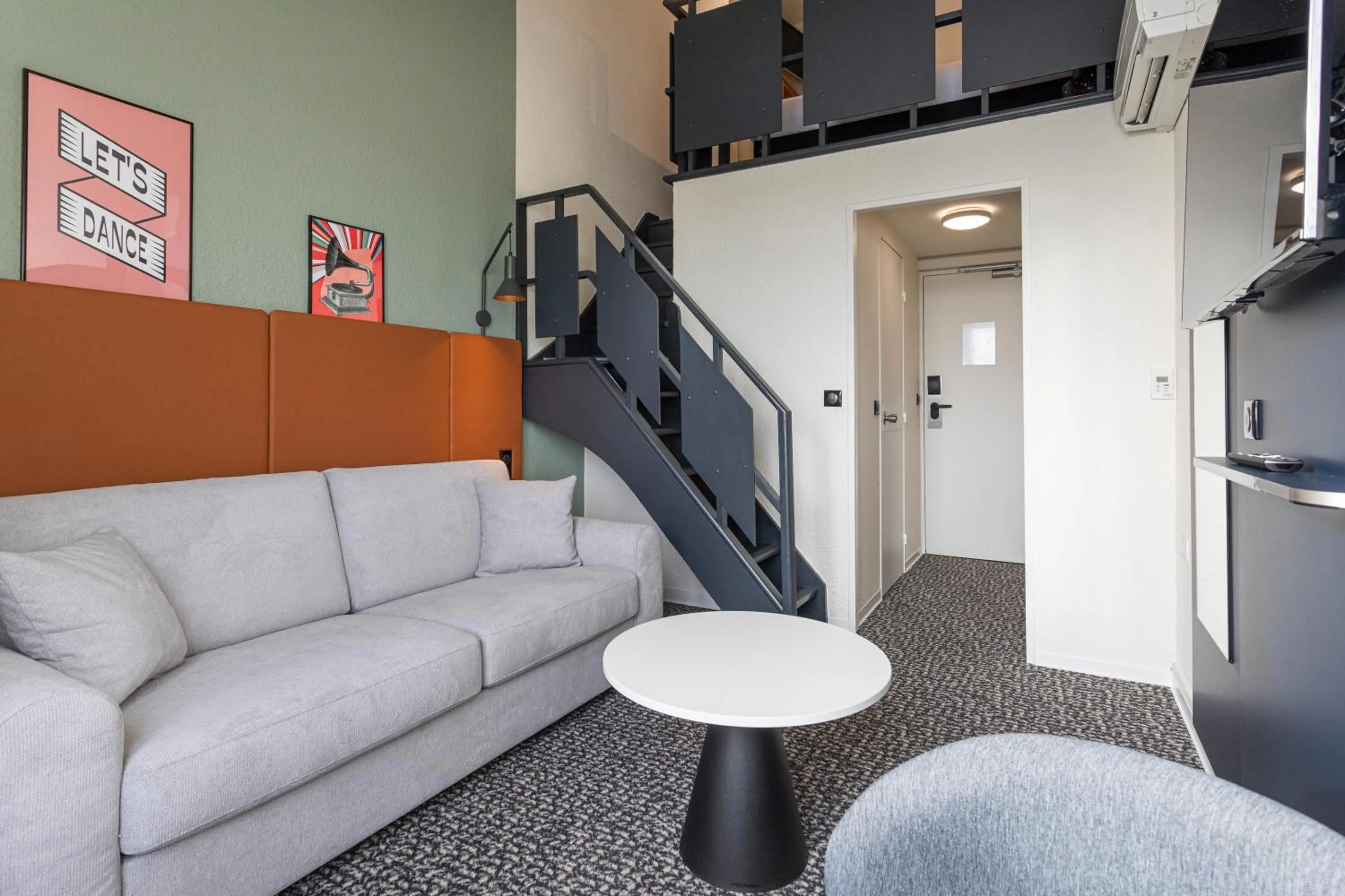 Photo of the whole room in ibis Granville Port De Plaisance