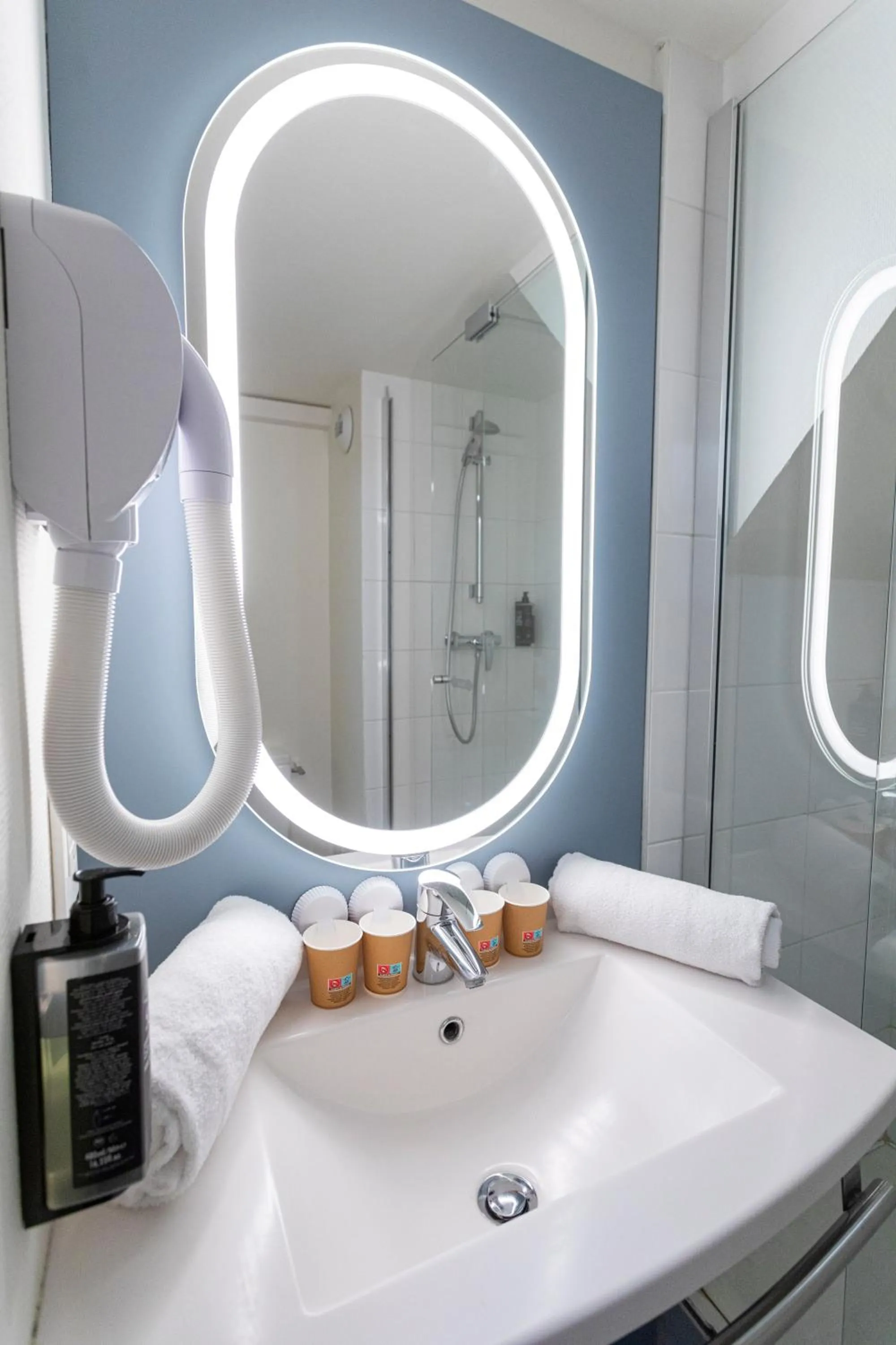 Bathroom, Bed in ibis Granville Port De Plaisance