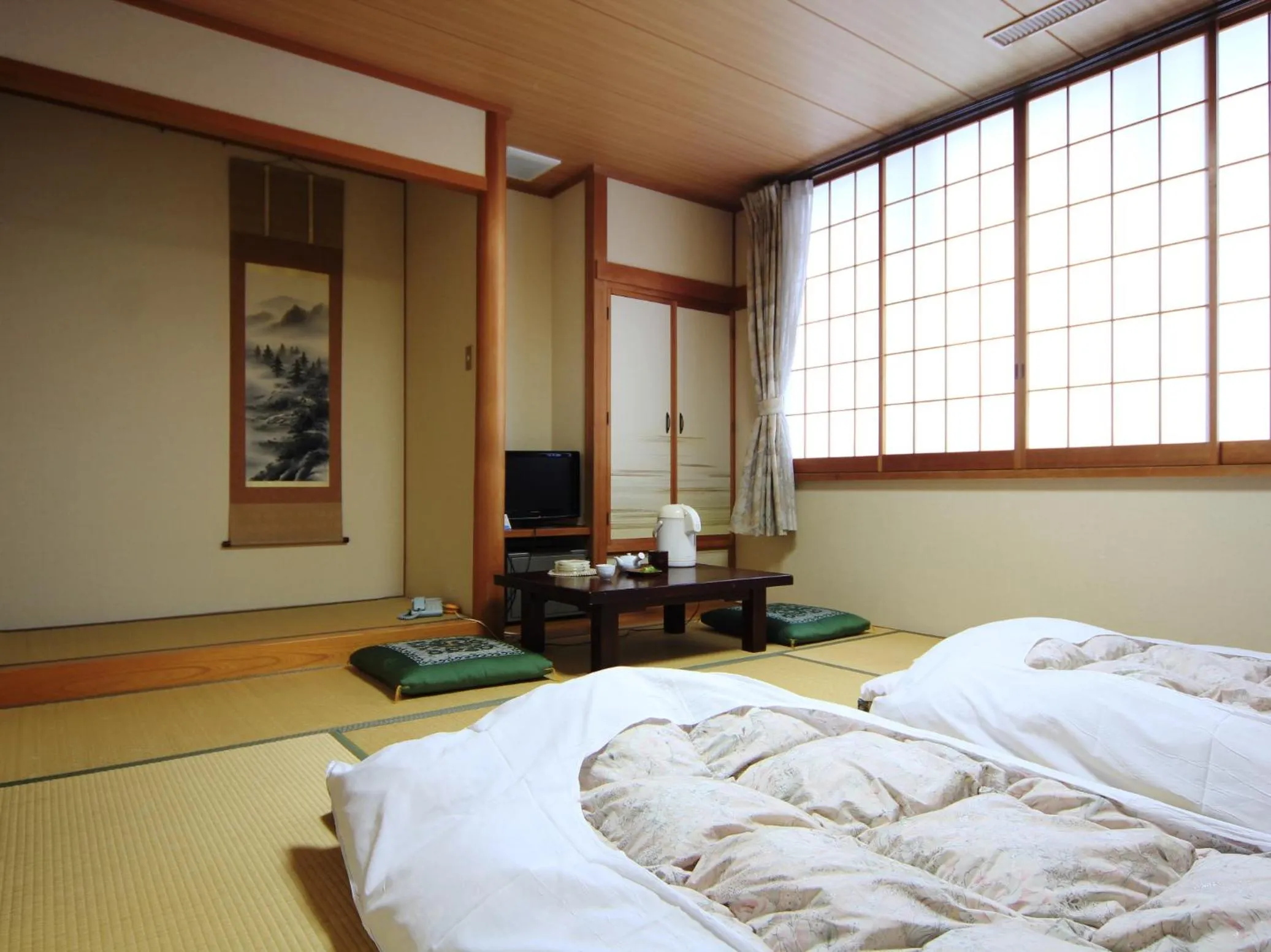 Photo of the whole room, Bed in Komao