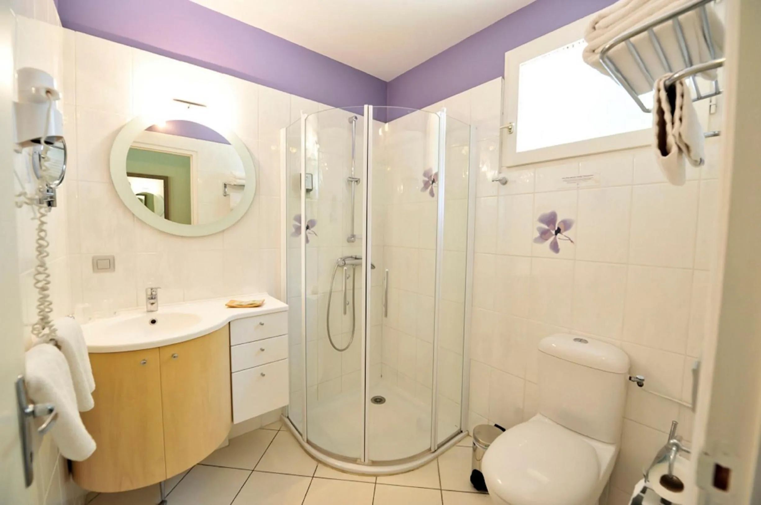 Shower in Hostellerie du Causse