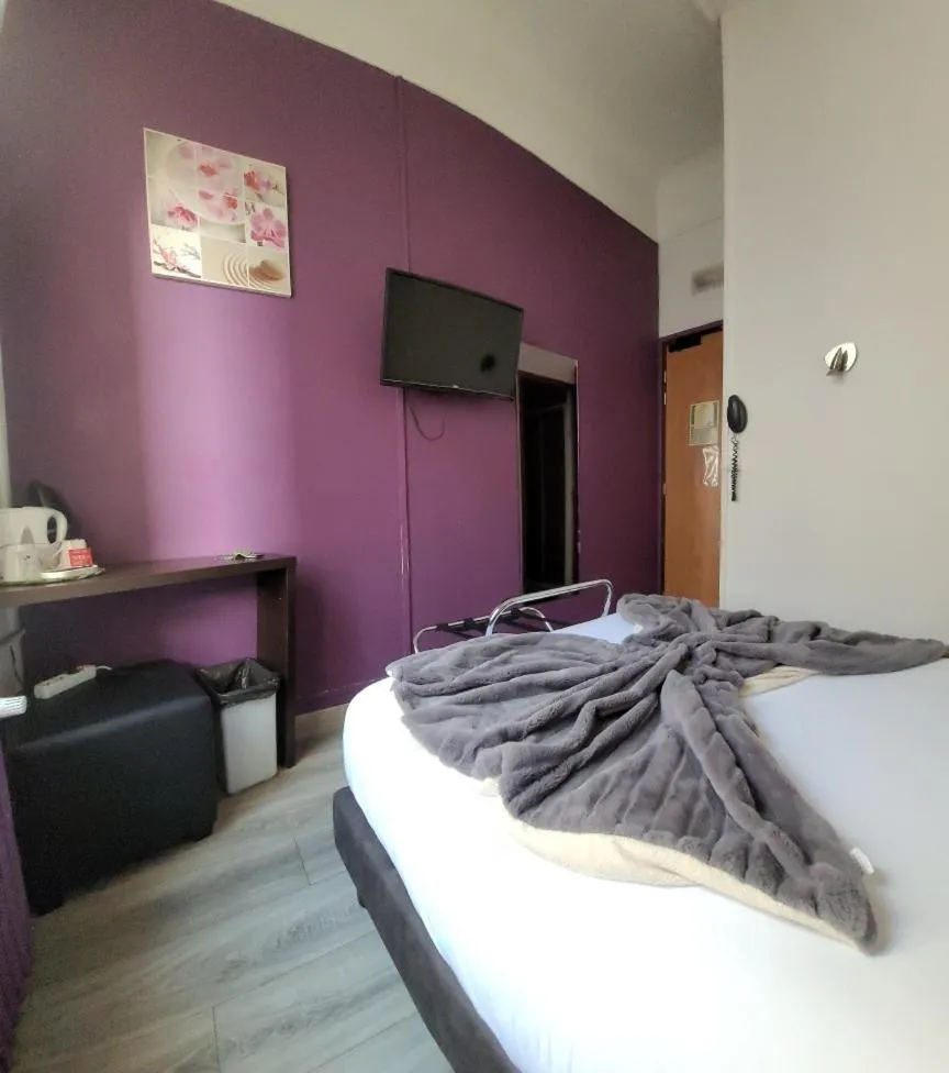 TV and multimedia, Bed in Hotel Au Spatial