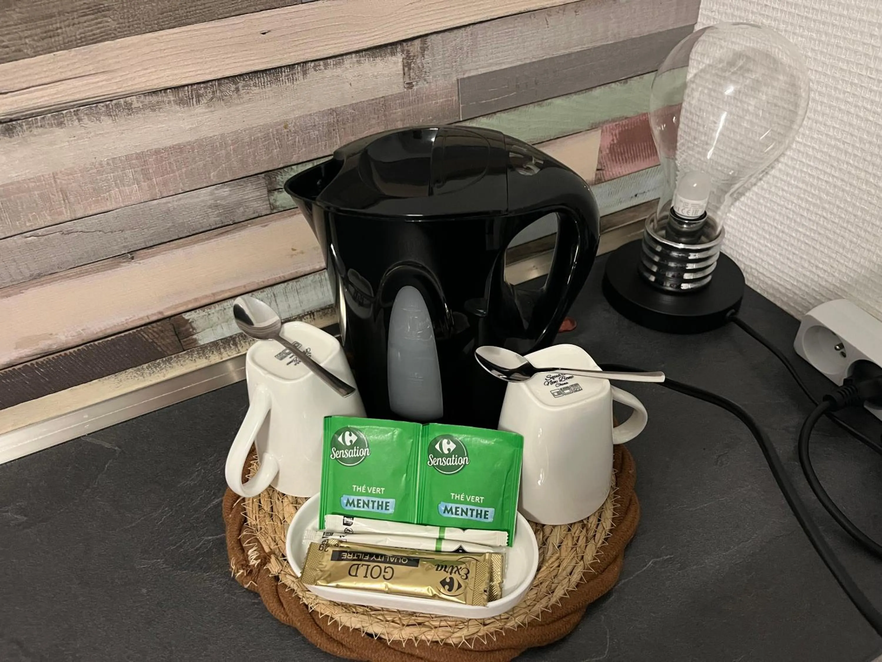 Coffee/tea facilities in Hotel Au Spatial