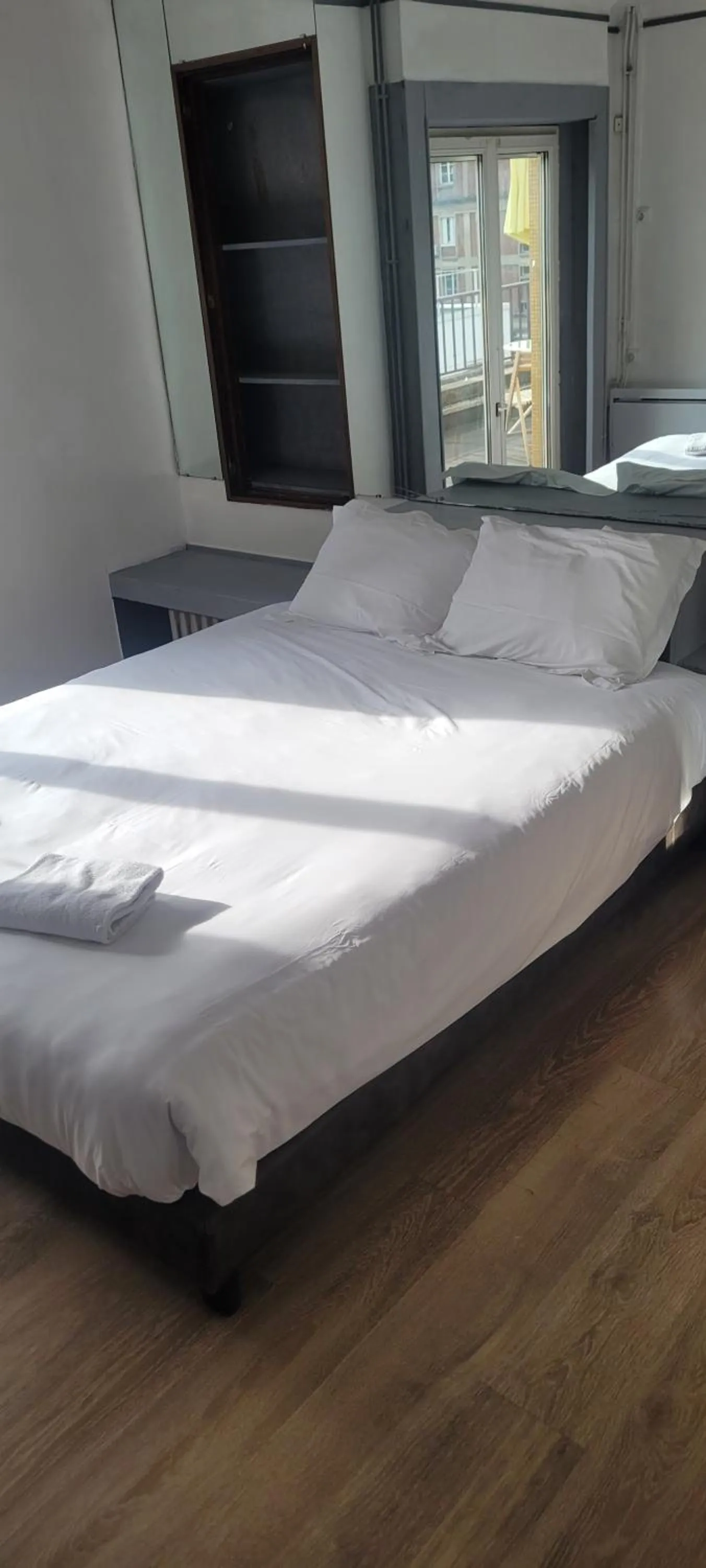 Photo of the whole room, Bed in Hotel Au Spatial
