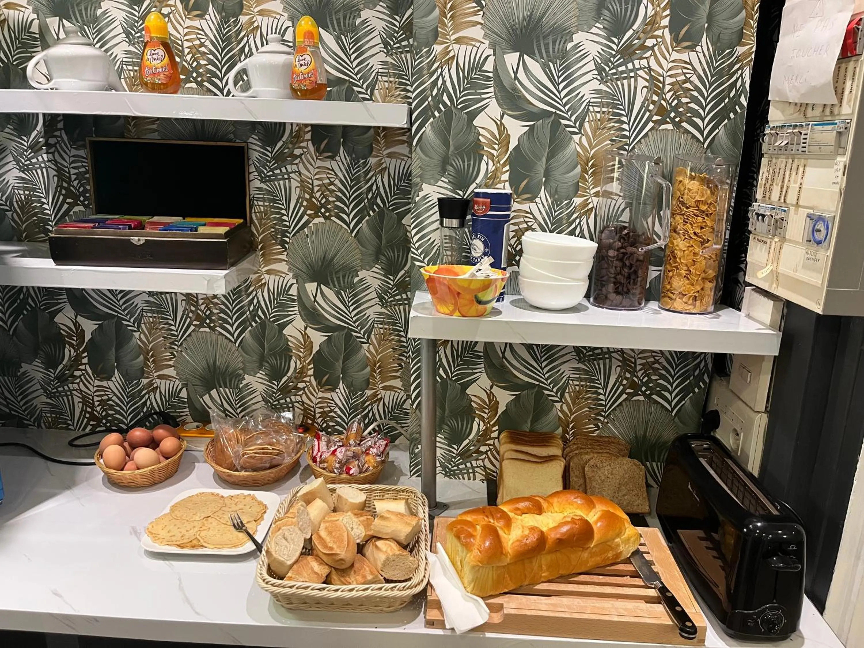 Breakfast in Hotel Au Spatial