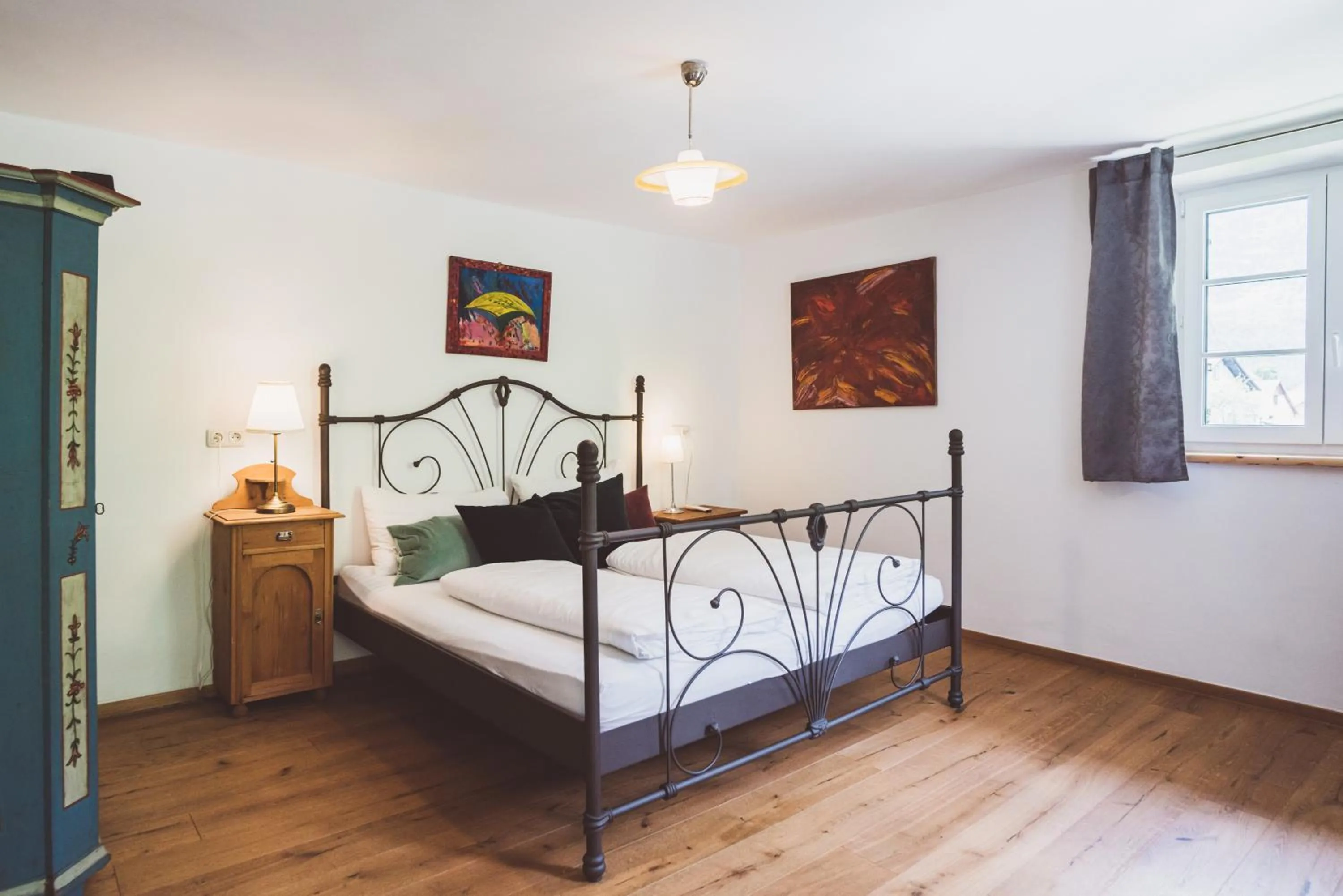 Decorative detail, Bed in Chalet am Sonnenhang