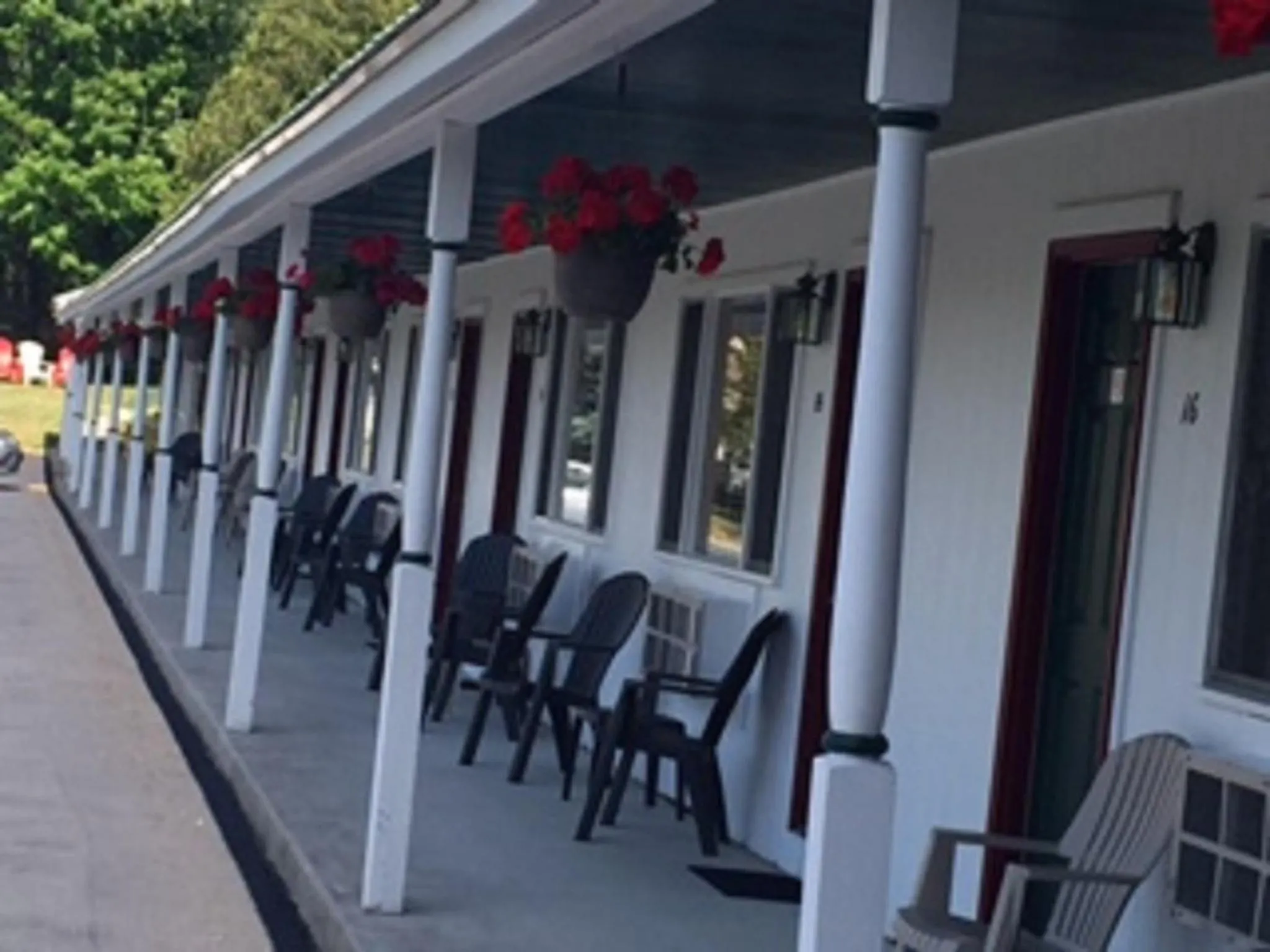 Facade/entrance in Rock Ledge Motel