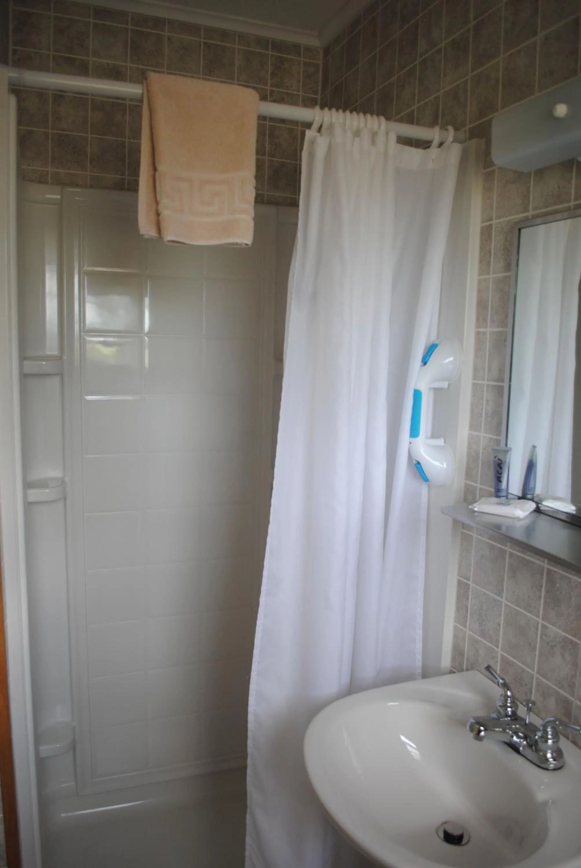 Bathroom in Rock Ledge Motel